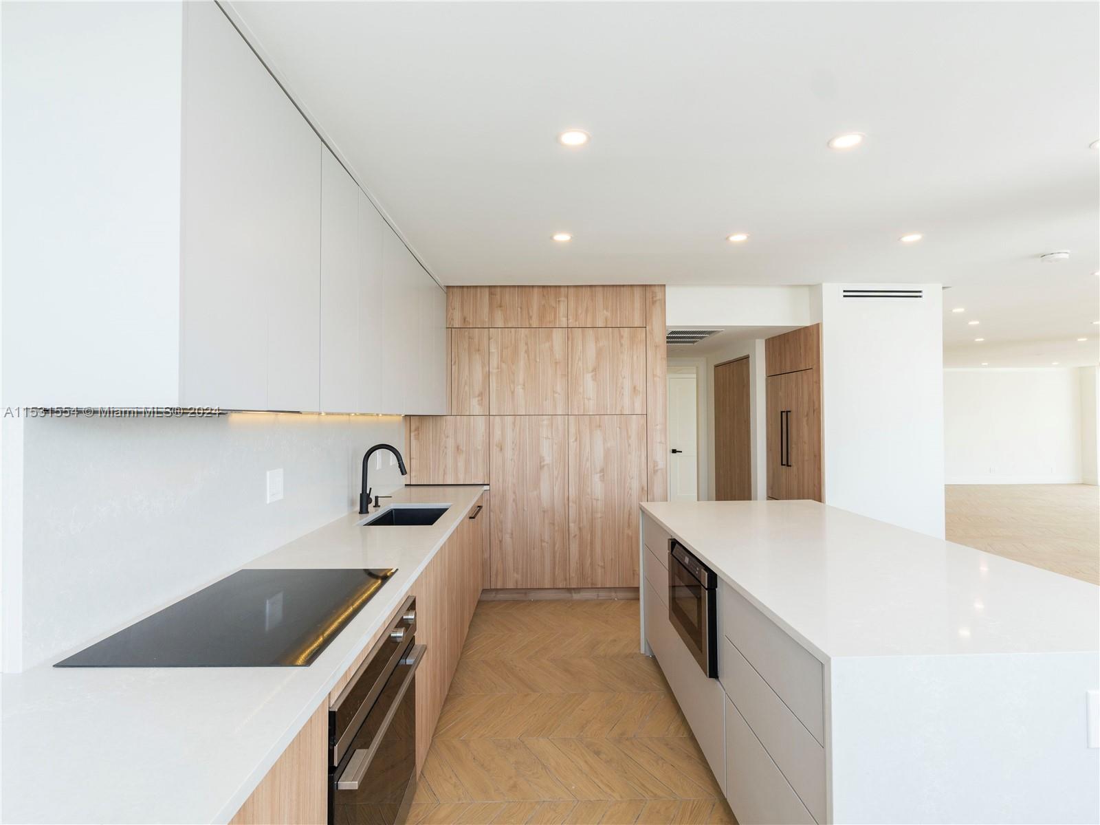 5660 Collins Ave 18D, Miami Beach, Florida 33140, 2 Bedrooms Bedrooms, ,2 BathroomsBathrooms,Residential,For Sale,5660 Collins Ave 18D,A11531554