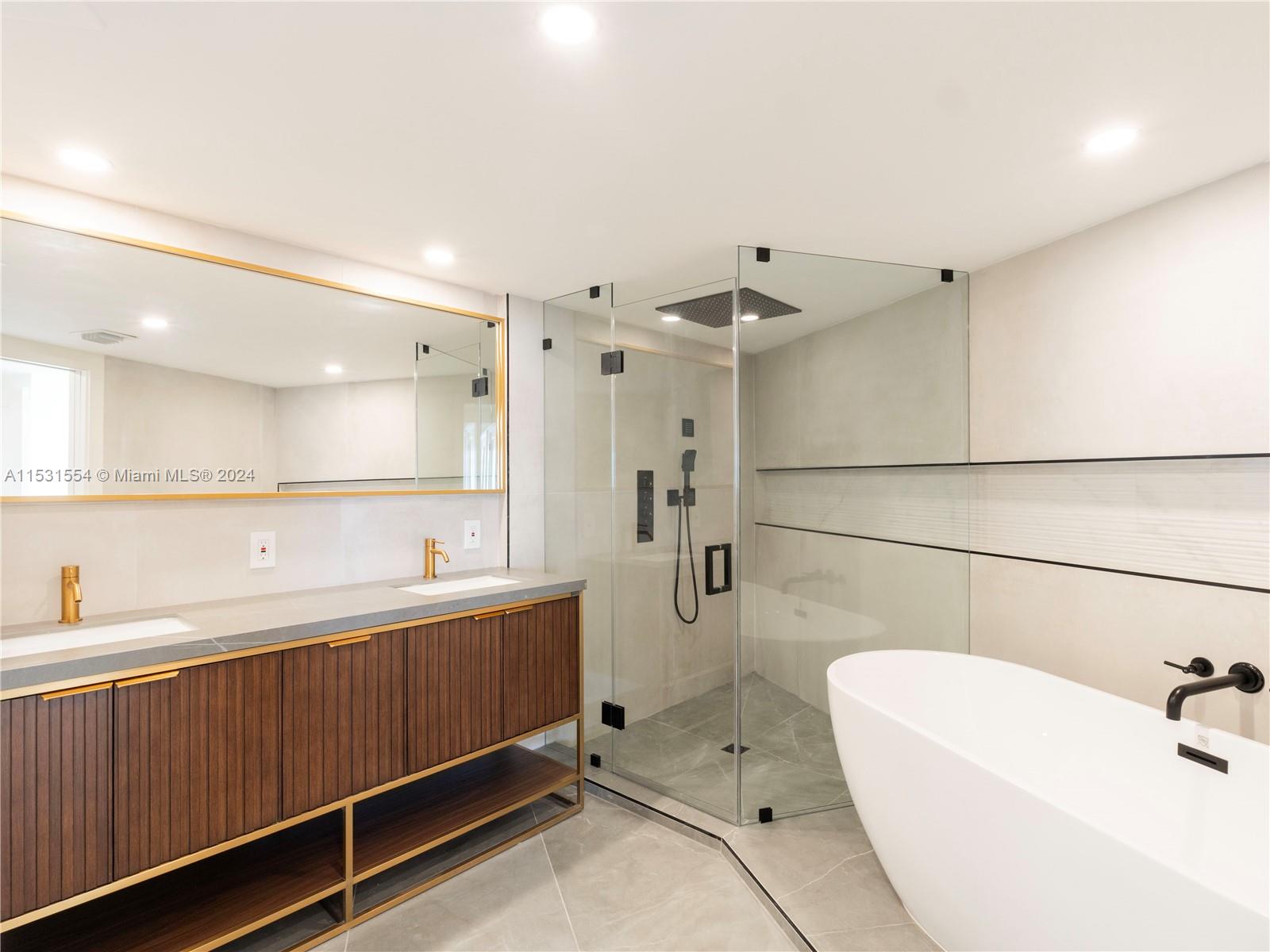 5660 Collins Ave 18D, Miami Beach, Florida 33140, 2 Bedrooms Bedrooms, ,2 BathroomsBathrooms,Residential,For Sale,5660 Collins Ave 18D,A11531554