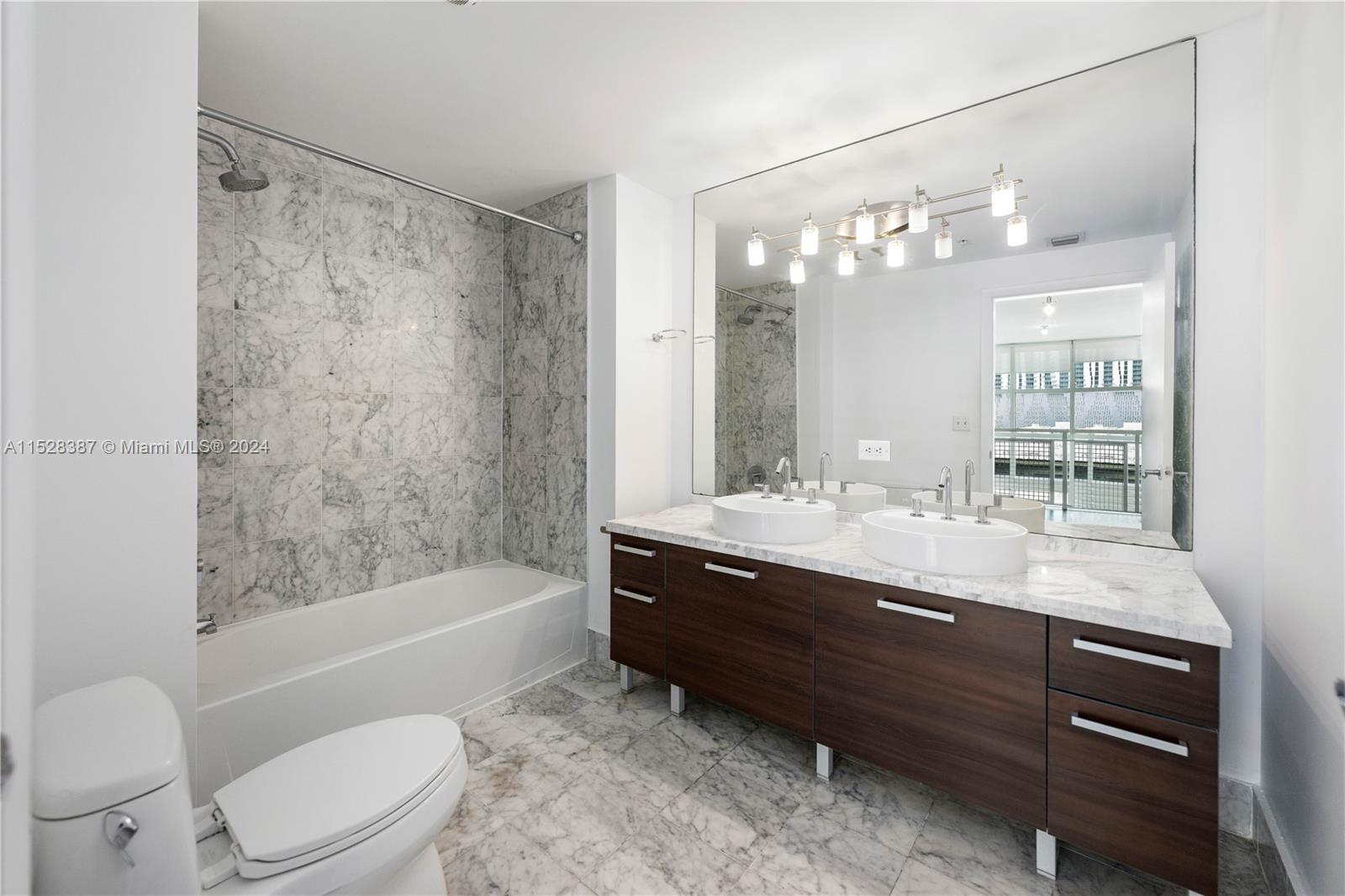 253 NE 2nd St 612, Miami, Florida 33132, 1 Bedroom Bedrooms, ,1 BathroomBathrooms,Residential,For Sale,253 NE 2nd St 612,A11528387