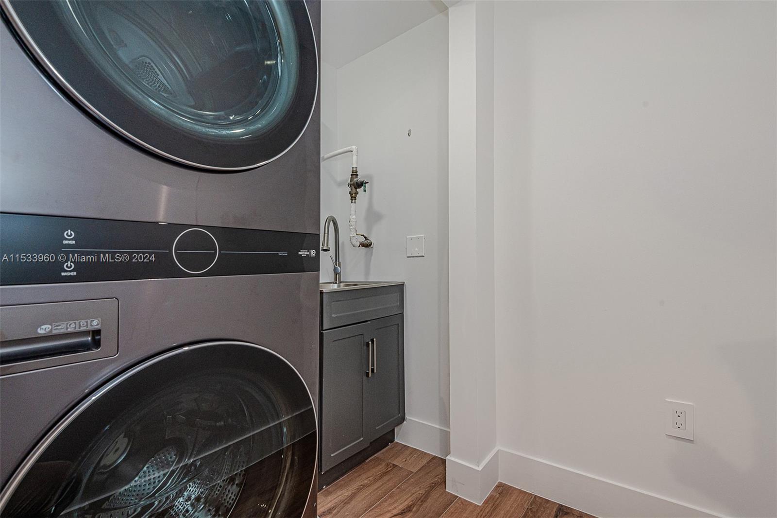 7935 East Dr 1002, North Bay Village, Florida 33141, 2 Bedrooms Bedrooms, ,2 BathroomsBathrooms,Residential,For Sale,7935 East Dr 1002,A11533960