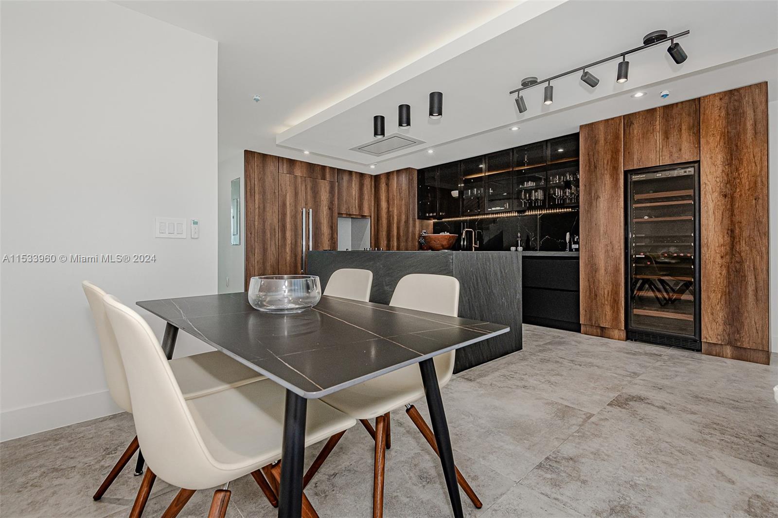 7935 East Dr 1002, North Bay Village, Florida 33141, 2 Bedrooms Bedrooms, ,2 BathroomsBathrooms,Residential,For Sale,7935 East Dr 1002,A11533960