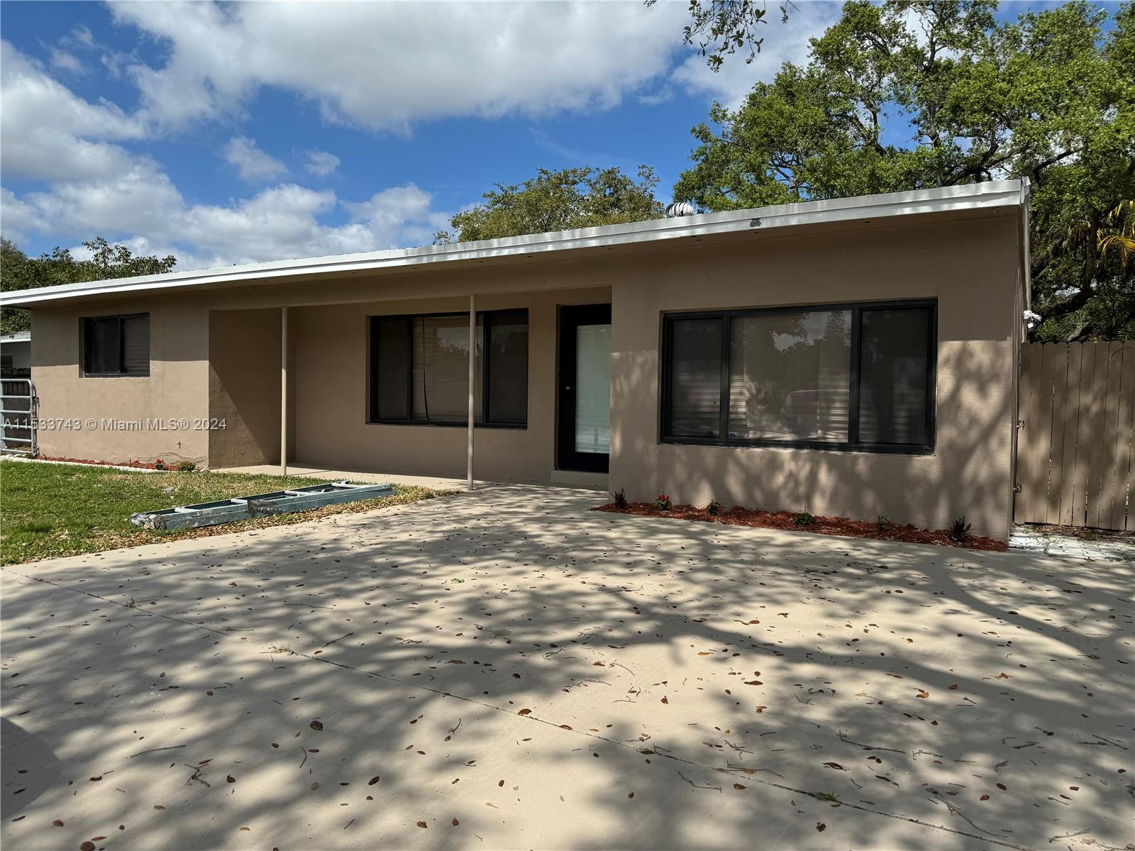 6111 SW 41st Ct, Davie, Florida 33314, 3 Bedrooms Bedrooms, ,2 BathroomsBathrooms,Residential,For Sale,6111 SW 41st Ct,A11533743