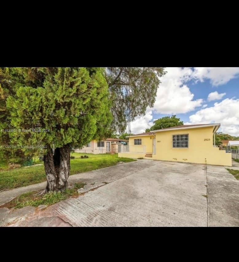 2521 NW 32nd St  For Sale A11533831, FL