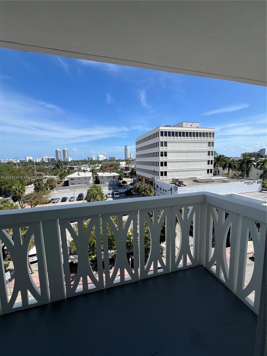 4142 N Jefferson Ave 6B, Miami Beach, Florida 33140, 1 Bedroom Bedrooms, ,1 BathroomBathrooms,Residential,For Sale,4142 N Jefferson Ave 6B,A11534316