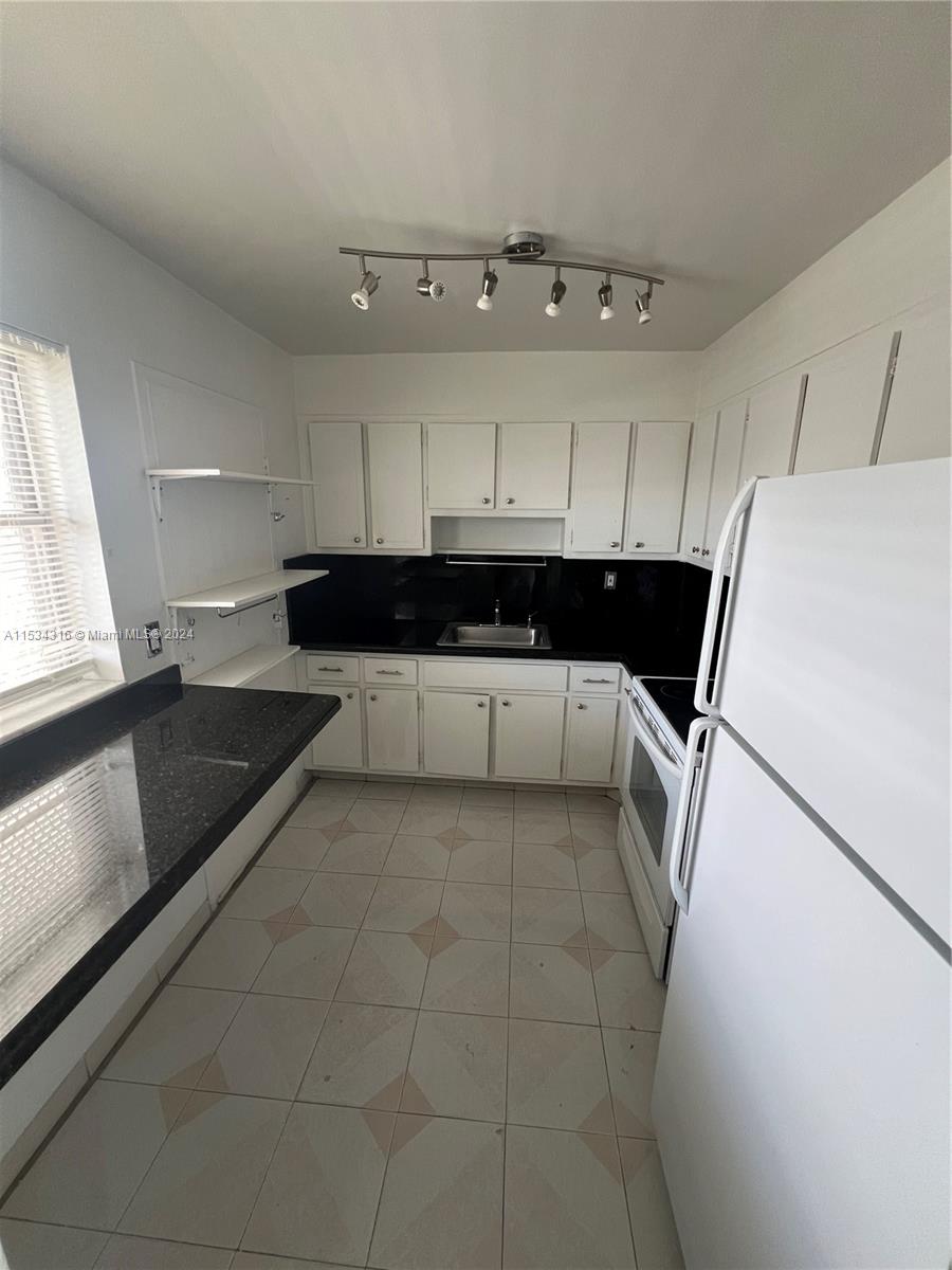 4142 N Jefferson Ave 6B, Miami Beach, Florida 33140, 1 Bedroom Bedrooms, ,1 BathroomBathrooms,Residential,For Sale,4142 N Jefferson Ave 6B,A11534316