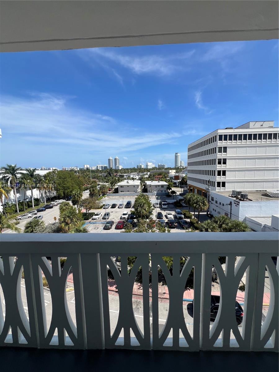 4142 N Jefferson Ave 6B, Miami Beach, Florida 33140, 1 Bedroom Bedrooms, ,1 BathroomBathrooms,Residential,For Sale,4142 N Jefferson Ave 6B,A11534316