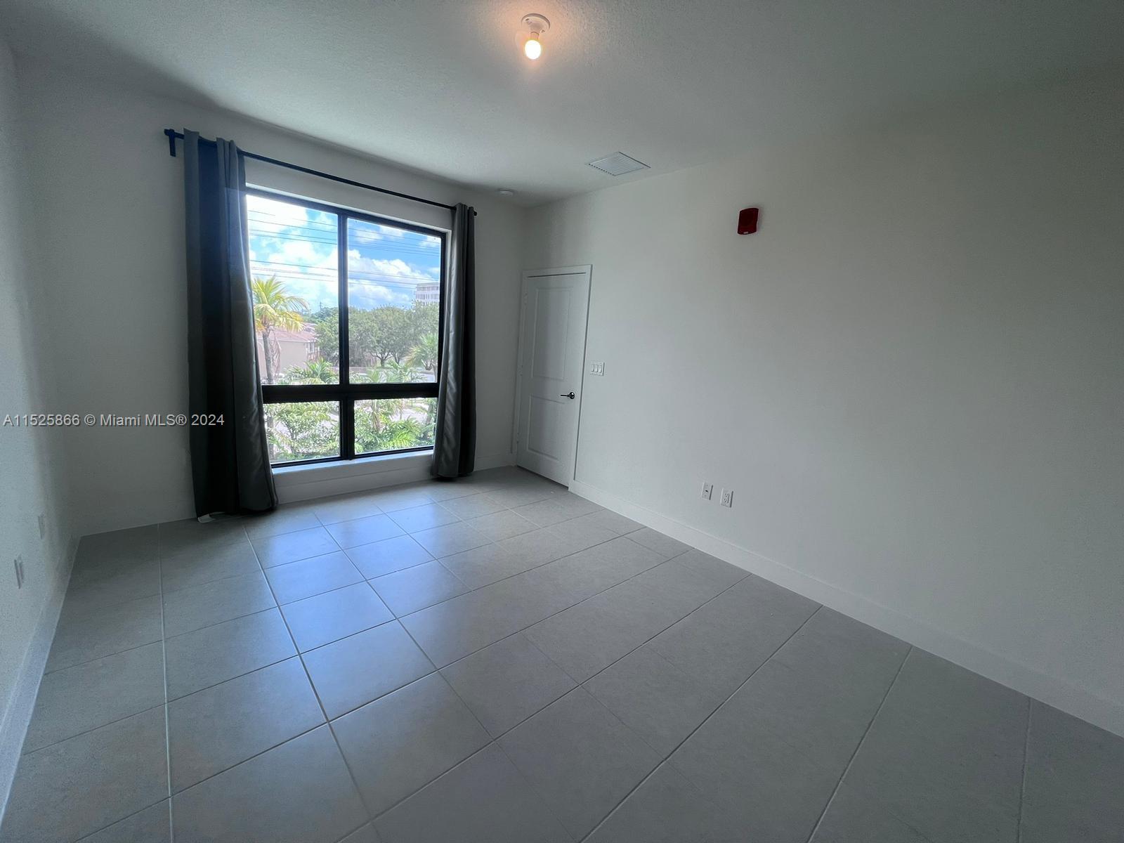 41 8001 NW, Doral, FL, 33166 United States, 1 Bedroom Bedrooms, ,1 BathroomBathrooms,Residential,For Sale,8001 NW,A11525866