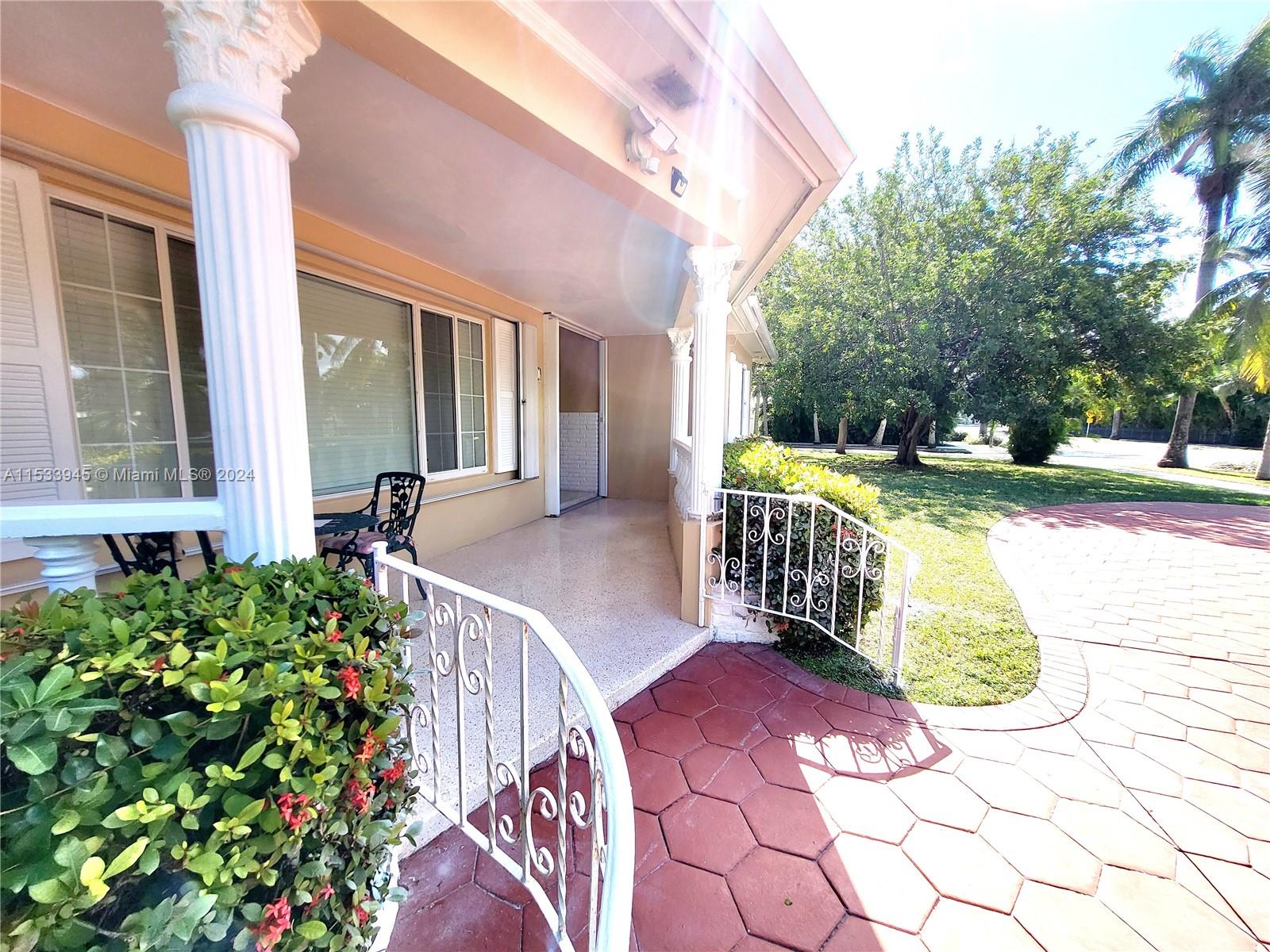 215 S 12th Ave House, Hollywood, Florida 33019, 2 Bedrooms Bedrooms, ,2 BathroomsBathrooms,Residentiallease,For Rent,215 S 12th Ave House,A11533945