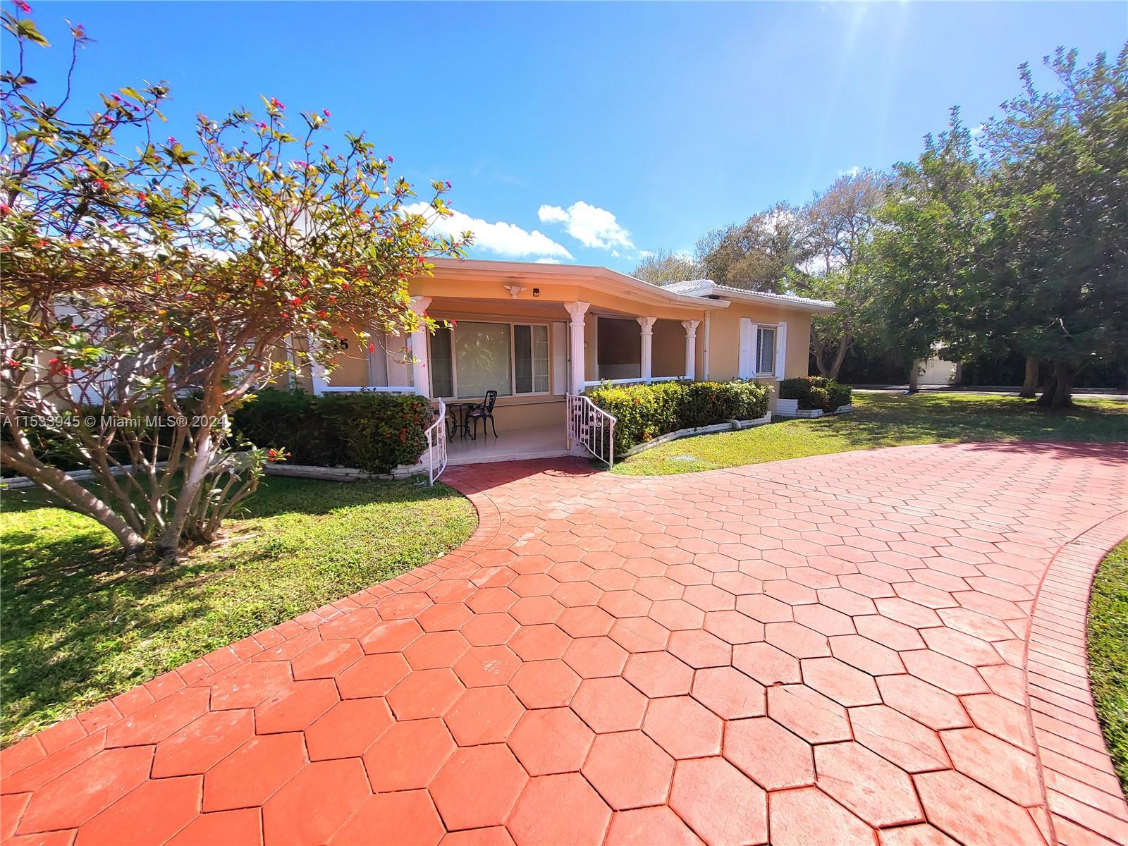 215 S 12th Ave House, Hollywood, Florida 33019, 2 Bedrooms Bedrooms, ,2 BathroomsBathrooms,Residentiallease,For Rent,215 S 12th Ave House,A11533945