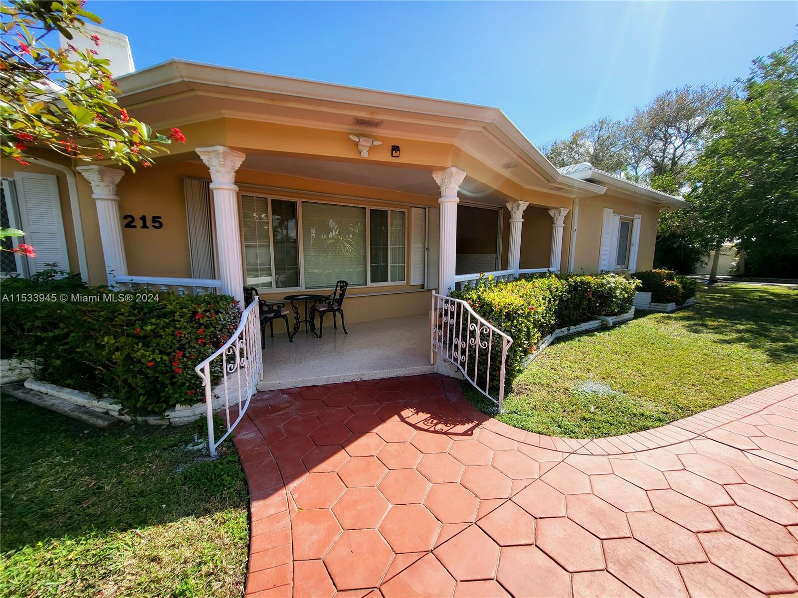 215 S 12th Ave House, Hollywood, Florida 33019, 2 Bedrooms Bedrooms, ,2 BathroomsBathrooms,Residentiallease,For Rent,215 S 12th Ave House,A11533945