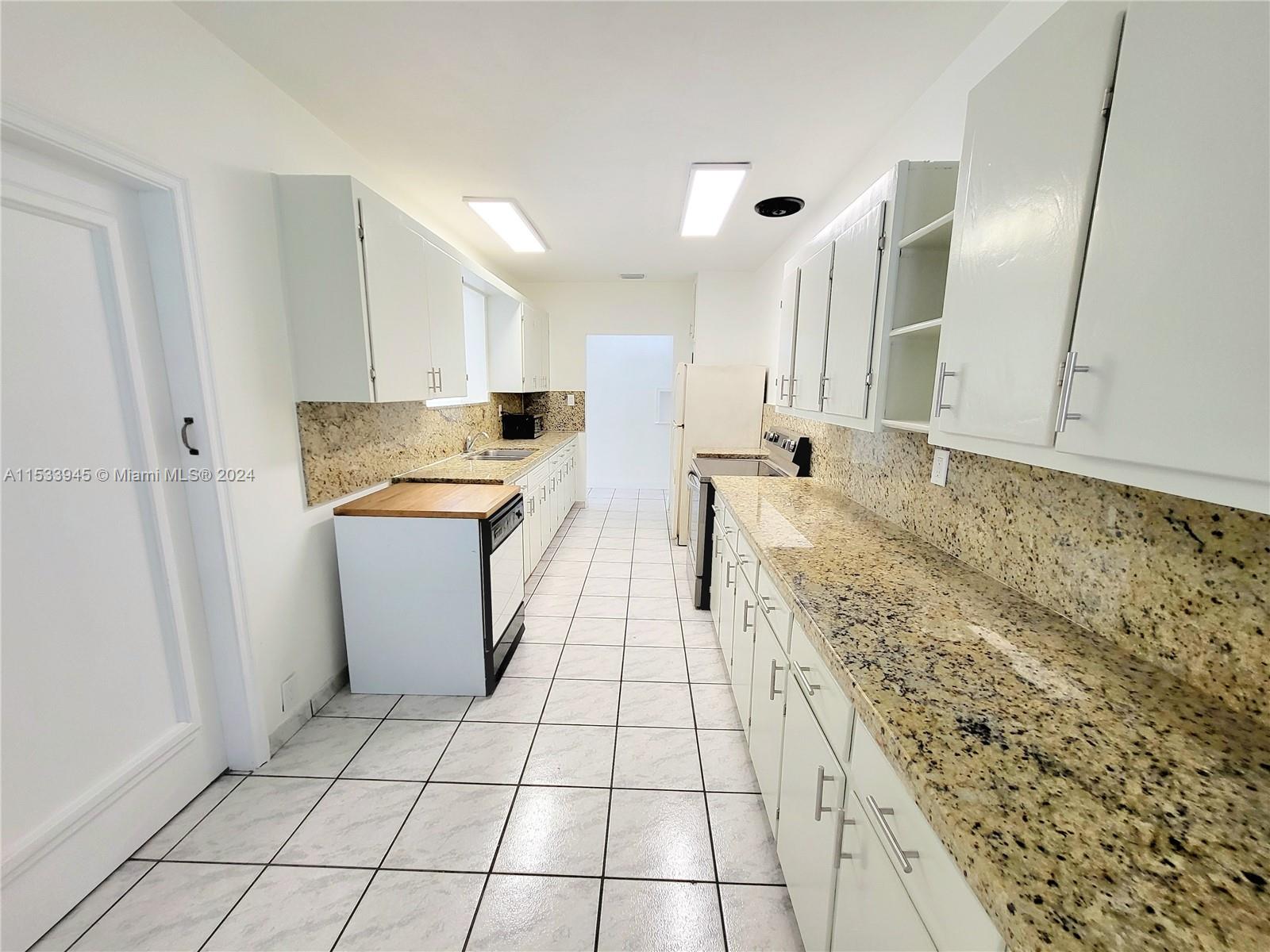 215 S 12th Ave House, Hollywood, Florida 33019, 2 Bedrooms Bedrooms, ,2 BathroomsBathrooms,Residentiallease,For Rent,215 S 12th Ave House,A11533945