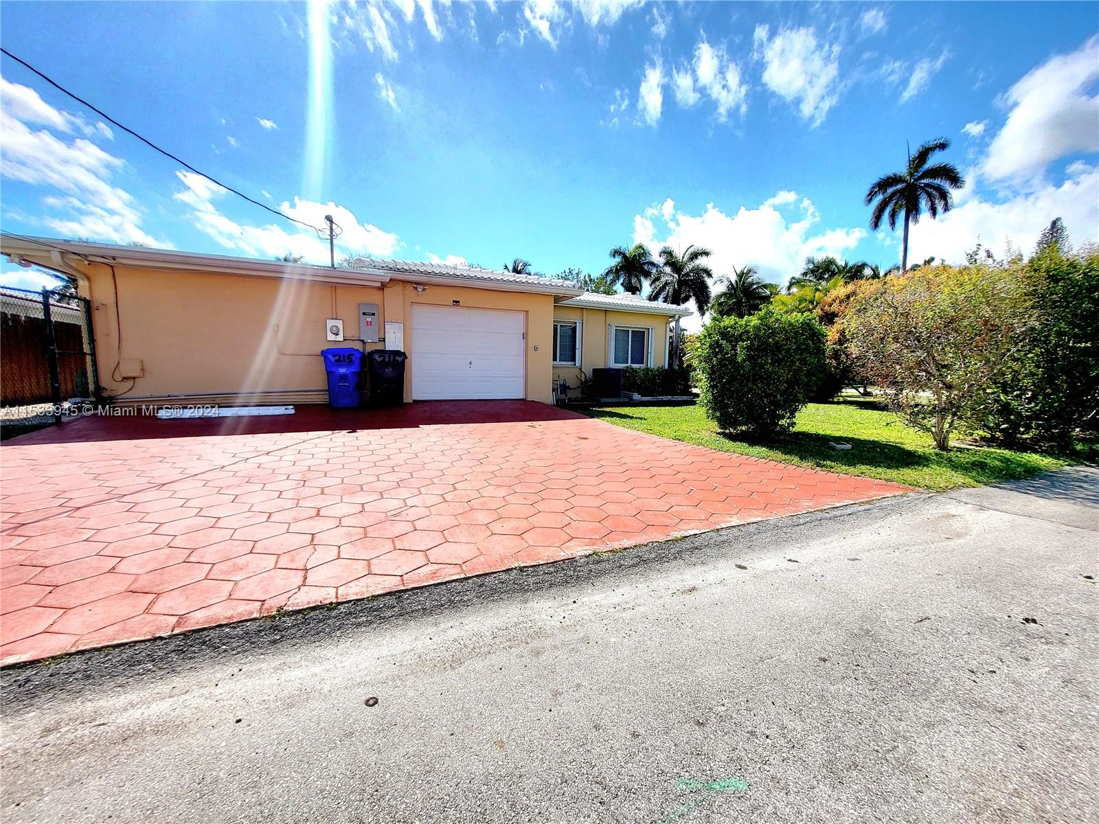 215 S 12th Ave House, Hollywood, Florida 33019, 2 Bedrooms Bedrooms, ,2 BathroomsBathrooms,Residentiallease,For Rent,215 S 12th Ave House,A11533945