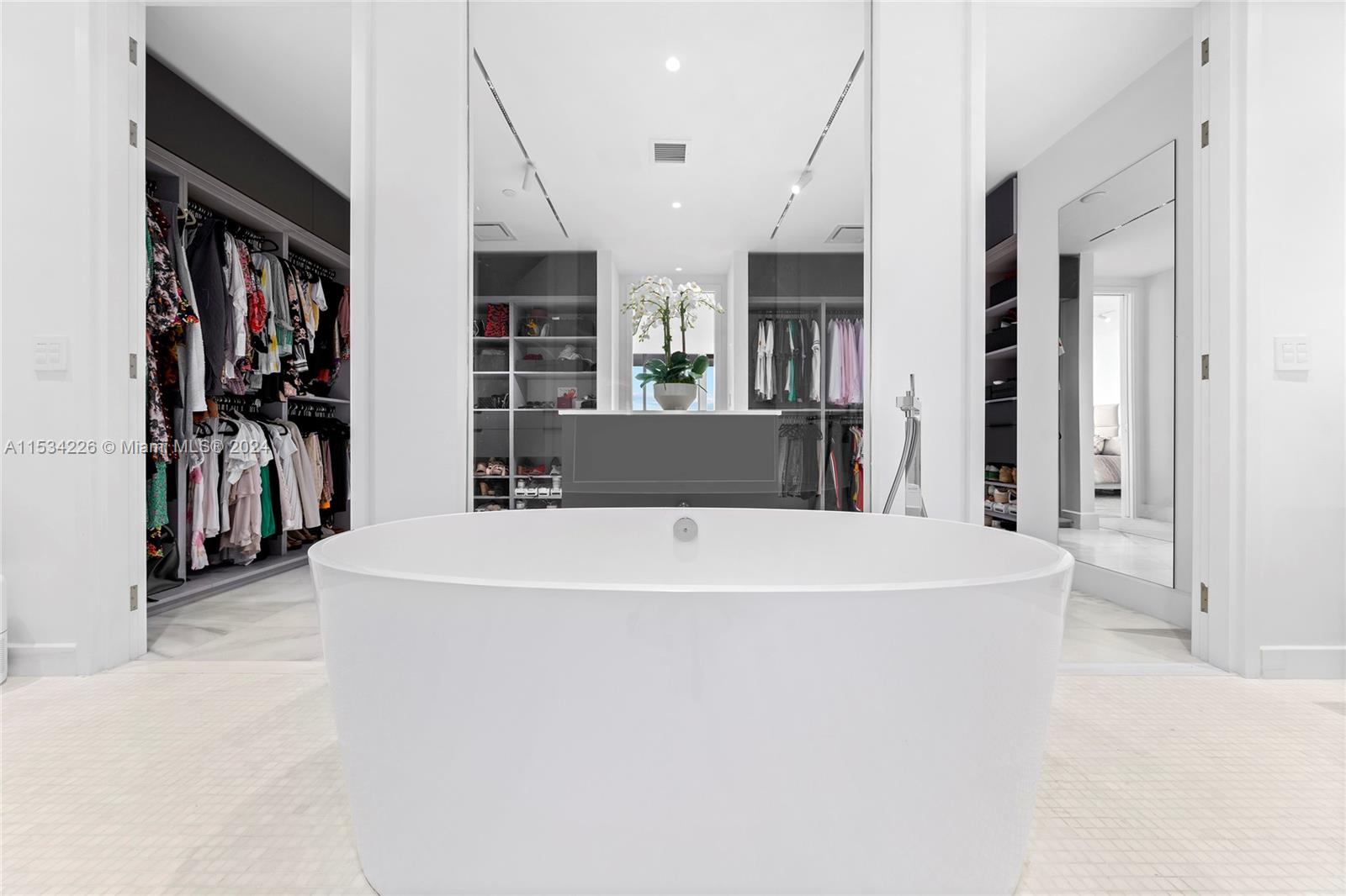 700 NE 26 Terrace 5503, Miami, Florida 33137, 4 Bedrooms Bedrooms, ,6 BathroomsBathrooms,Residential,For Sale,700 NE 26 Terrace 5503,A11534226