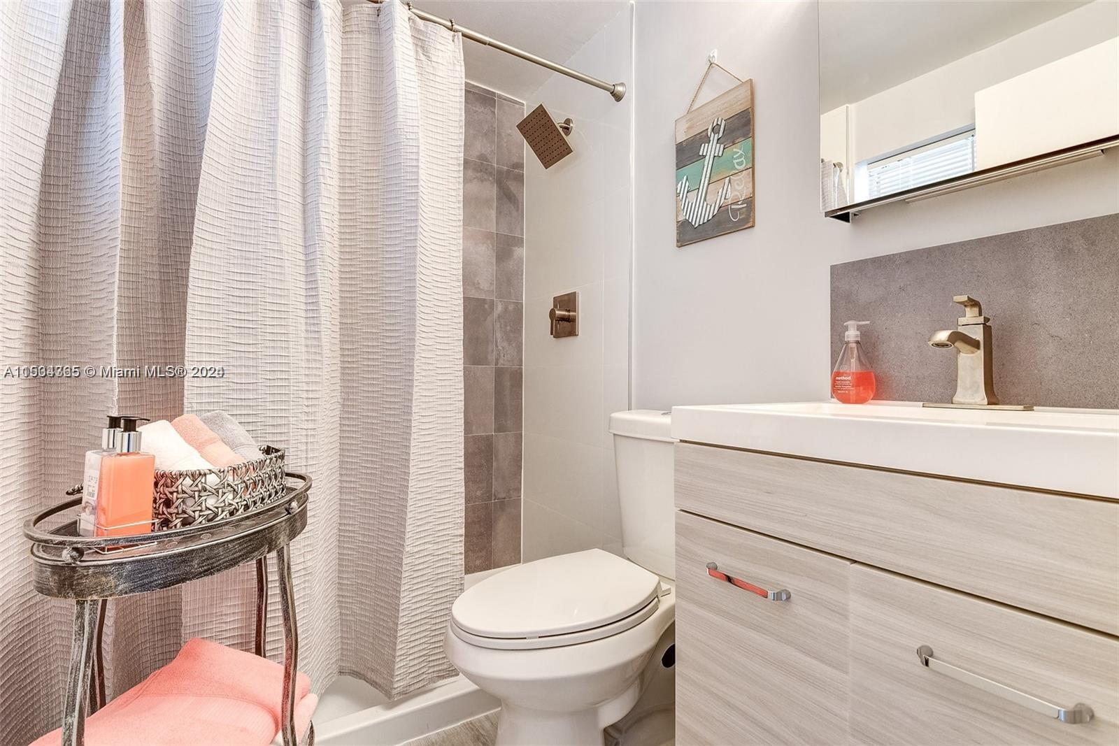 Miami Beach, Florida 33139, ,1 BathroomBathrooms,Residential,For Sale,A11534365