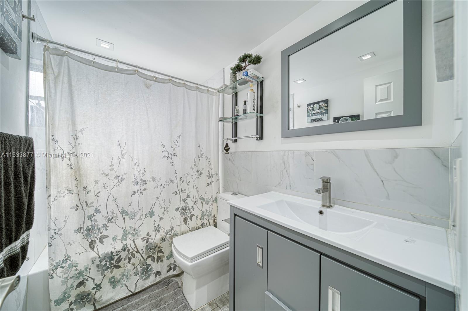 525 Meridian Ave 205, Miami Beach, Florida 33139, 1 Bedroom Bedrooms, ,1 BathroomBathrooms,Residential,For Sale,525 Meridian Ave 205,A11533877