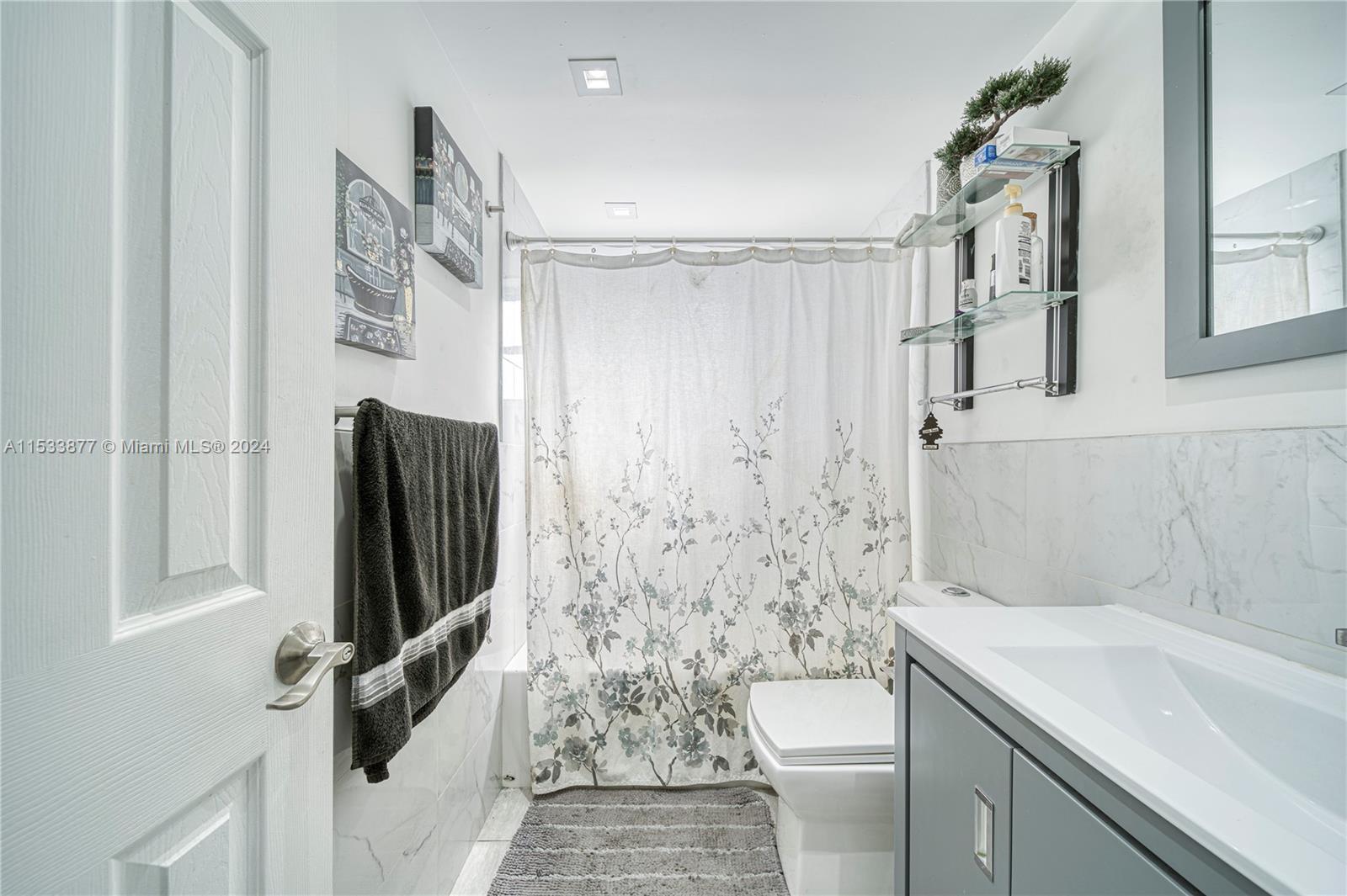 525 Meridian Ave 205, Miami Beach, Florida 33139, 1 Bedroom Bedrooms, ,1 BathroomBathrooms,Residential,For Sale,525 Meridian Ave 205,A11533877