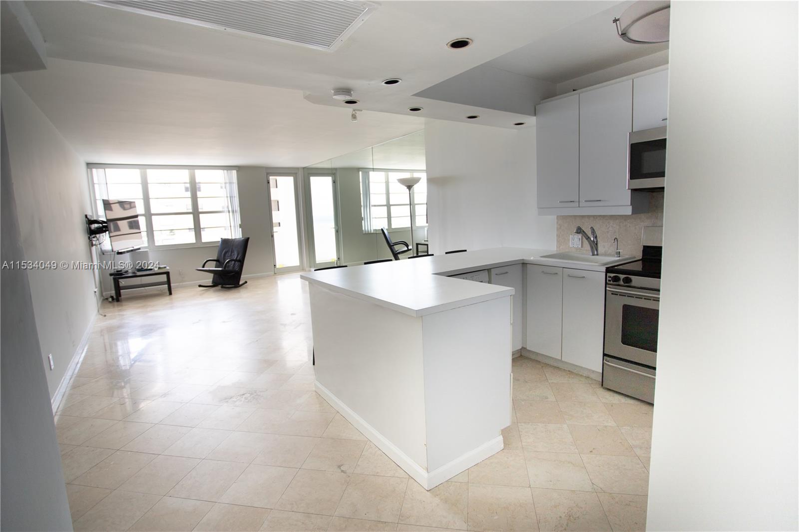 100 Lincoln Rd 642, Miami Beach, Florida 33139, 1 Bedroom Bedrooms, ,1 BathroomBathrooms,Residentiallease,For Rent,100 Lincoln Rd 642,A11534049