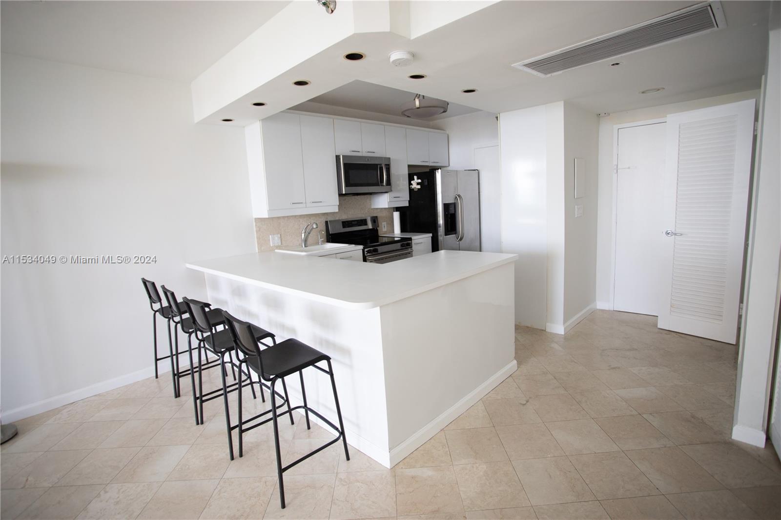 100 Lincoln Rd 642, Miami Beach, Florida 33139, 1 Bedroom Bedrooms, ,1 BathroomBathrooms,Residentiallease,For Rent,100 Lincoln Rd 642,A11534049