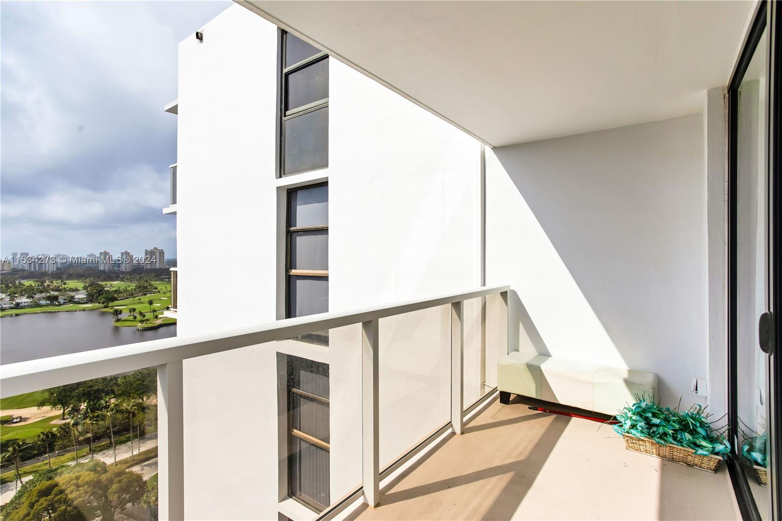 3701 N Country Club Dr 2203, Aventura, Florida 33180, 2 Bedrooms Bedrooms, ,2 BathroomsBathrooms,Residential,For Sale,3701 N Country Club Dr 2203,A11534273