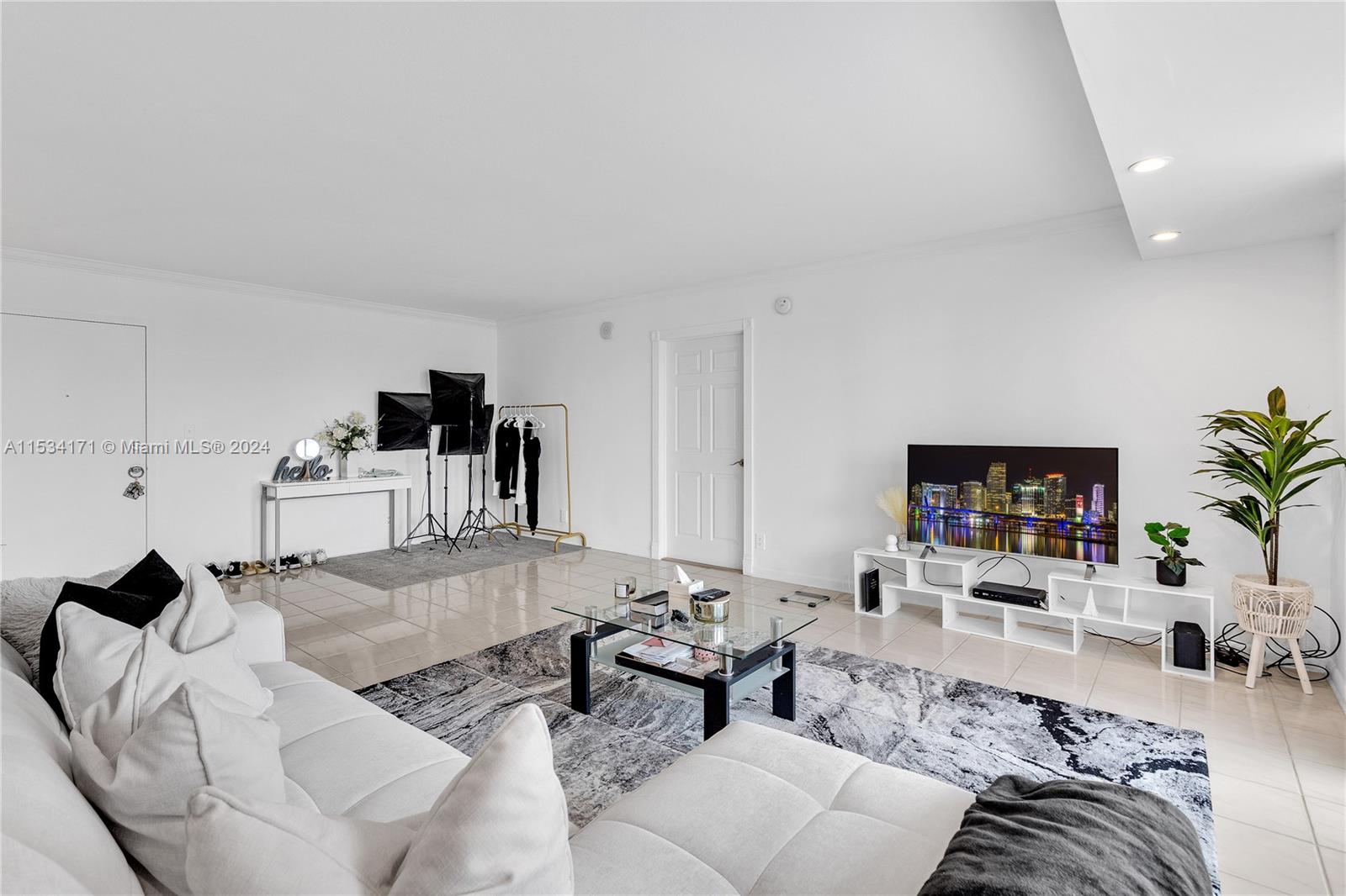 2715 Ocean Blvd, Fort Lauderdale, FL, 33308 United States, 2 Bedrooms Bedrooms, ,2 BathroomsBathrooms,Residential,For Sale,Ocean Blvd,A11534171