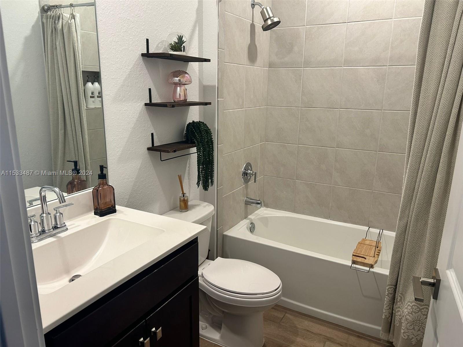 1002 SE 23rd Ave 1002, Homestead, Florida 33035, 4 Bedrooms Bedrooms, ,3 BathroomsBathrooms,Residential,For Sale,1002 SE 23rd Ave 1002,A11533487