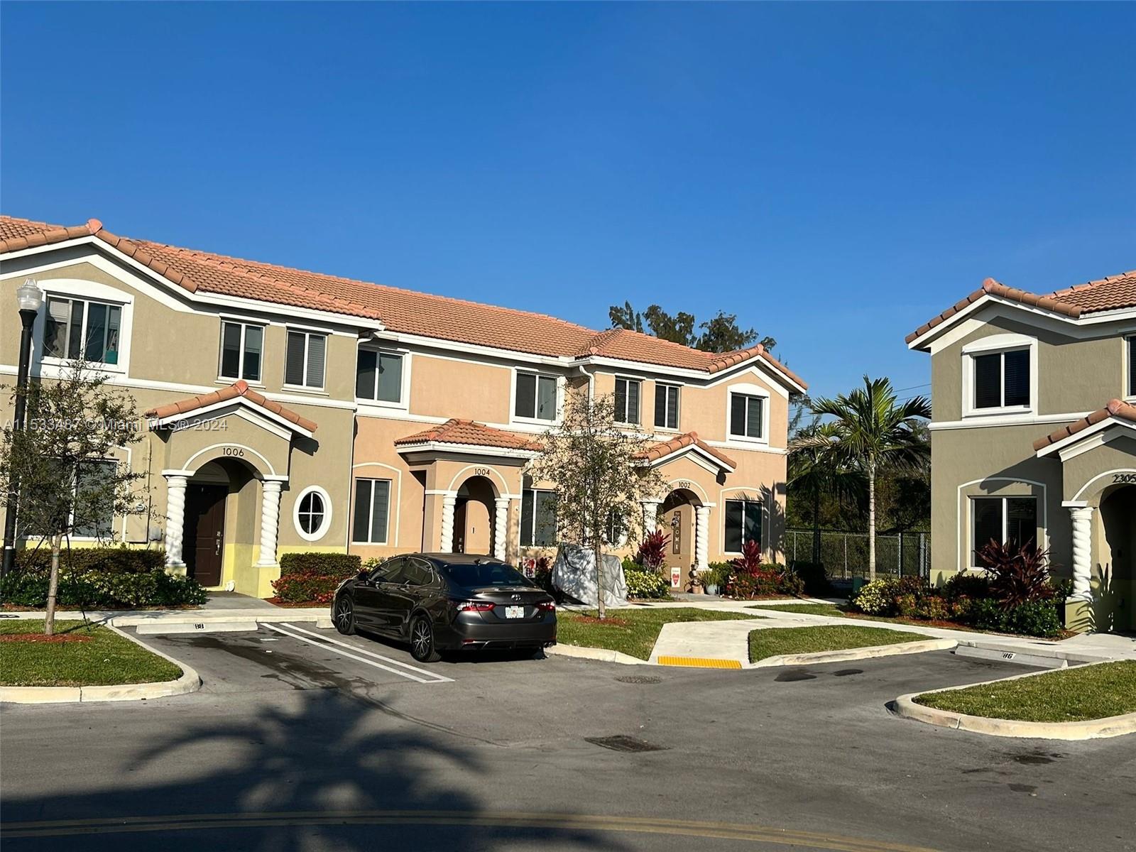 1002 SE 23rd Ave 1002, Homestead, Florida 33035, 4 Bedrooms Bedrooms, ,3 BathroomsBathrooms,Residential,For Sale,1002 SE 23rd Ave 1002,A11533487