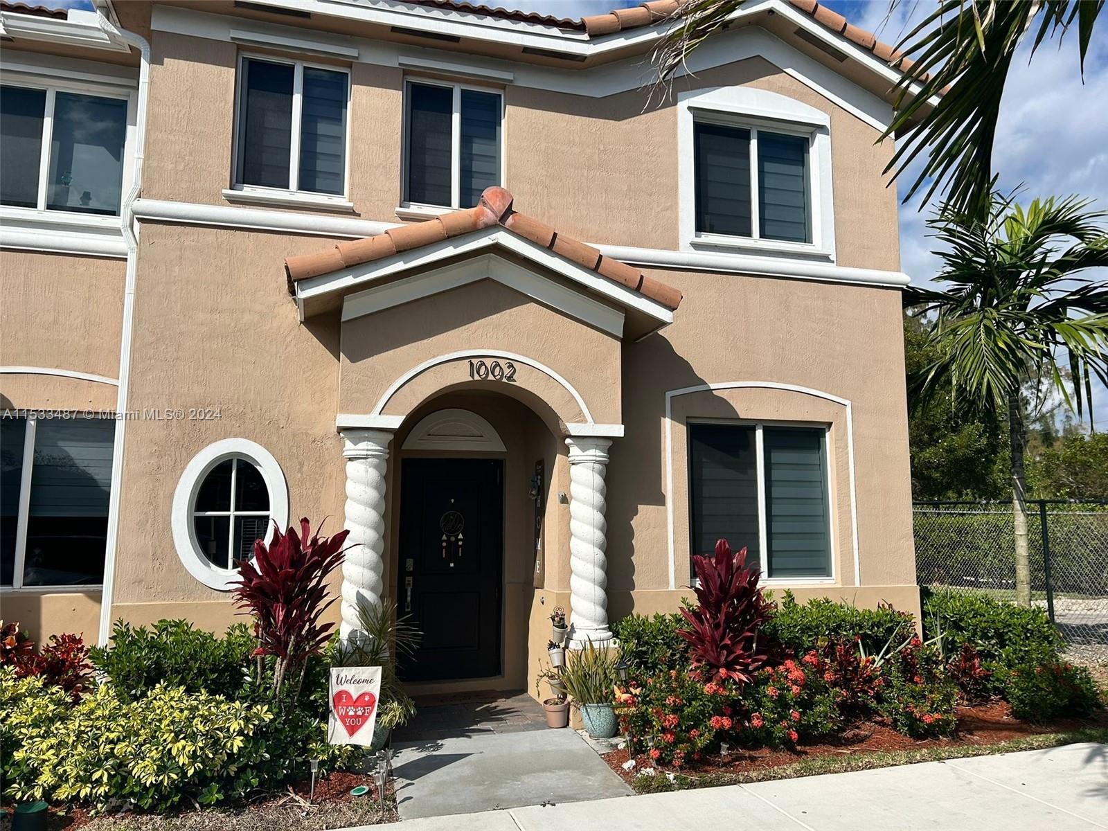 1002 SE 23rd Ave 1002, Homestead, Florida 33035, 4 Bedrooms Bedrooms, ,3 BathroomsBathrooms,Residential,For Sale,1002 SE 23rd Ave 1002,A11533487