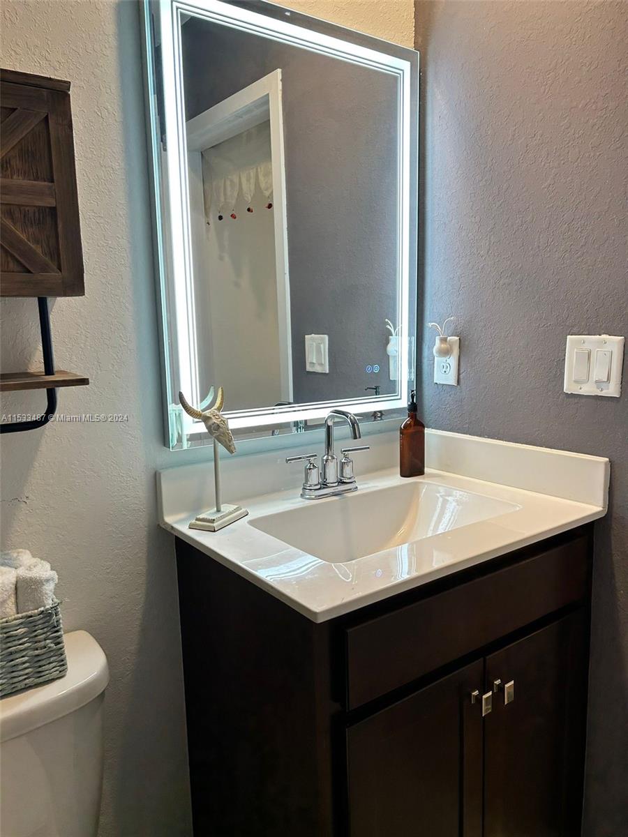 1002 SE 23rd Ave 1002, Homestead, Florida 33035, 4 Bedrooms Bedrooms, ,3 BathroomsBathrooms,Residential,For Sale,1002 SE 23rd Ave 1002,A11533487