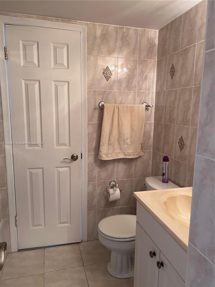 1825 S Ocean Dr 306, Hallandale Beach, Florida 33009, 1 Bedroom Bedrooms, ,1 BathroomBathrooms,Residential,For Sale,1825 S Ocean Dr 306,A11534472