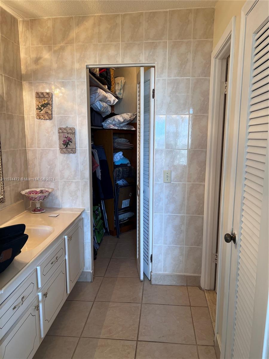 1825 S Ocean Dr 306, Hallandale Beach, Florida 33009, 1 Bedroom Bedrooms, ,1 BathroomBathrooms,Residential,For Sale,1825 S Ocean Dr 306,A11534472