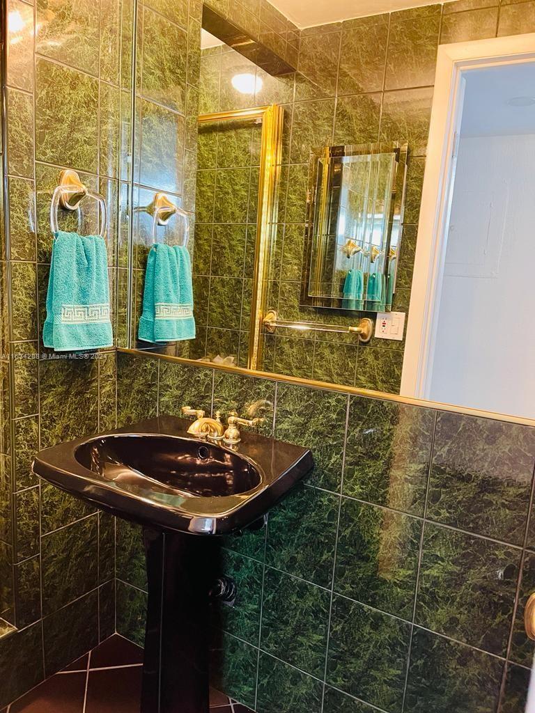 1001 Three Islands Blvd 32, Hallandale Beach, Florida 33009, 2 Bedrooms Bedrooms, ,2 BathroomsBathrooms,Residentiallease,For Rent,1001 Three Islands Blvd 32,A11534208