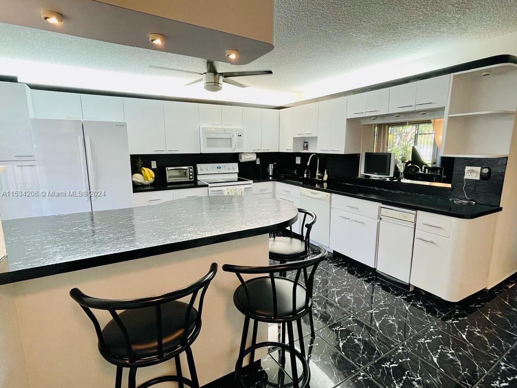 1001 Three Islands Blvd 32, Hallandale Beach, Florida 33009, 2 Bedrooms Bedrooms, ,2 BathroomsBathrooms,Residentiallease,For Rent,1001 Three Islands Blvd 32,A11534208