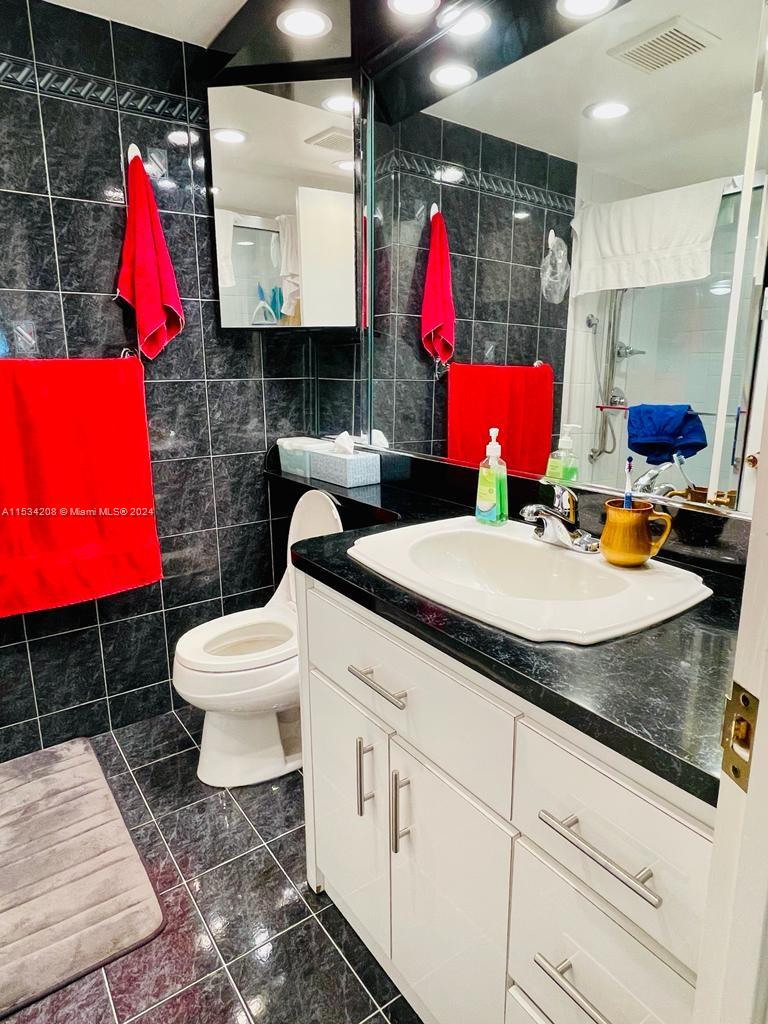1001 Three Islands Blvd 32, Hallandale Beach, Florida 33009, 2 Bedrooms Bedrooms, ,2 BathroomsBathrooms,Residentiallease,For Rent,1001 Three Islands Blvd 32,A11534208