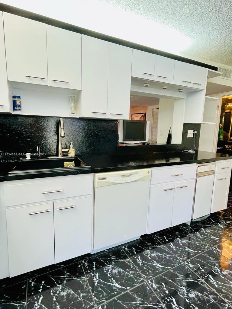 1001 Three Islands Blvd 32, Hallandale Beach, Florida 33009, 2 Bedrooms Bedrooms, ,2 BathroomsBathrooms,Residentiallease,For Rent,1001 Three Islands Blvd 32,A11534208