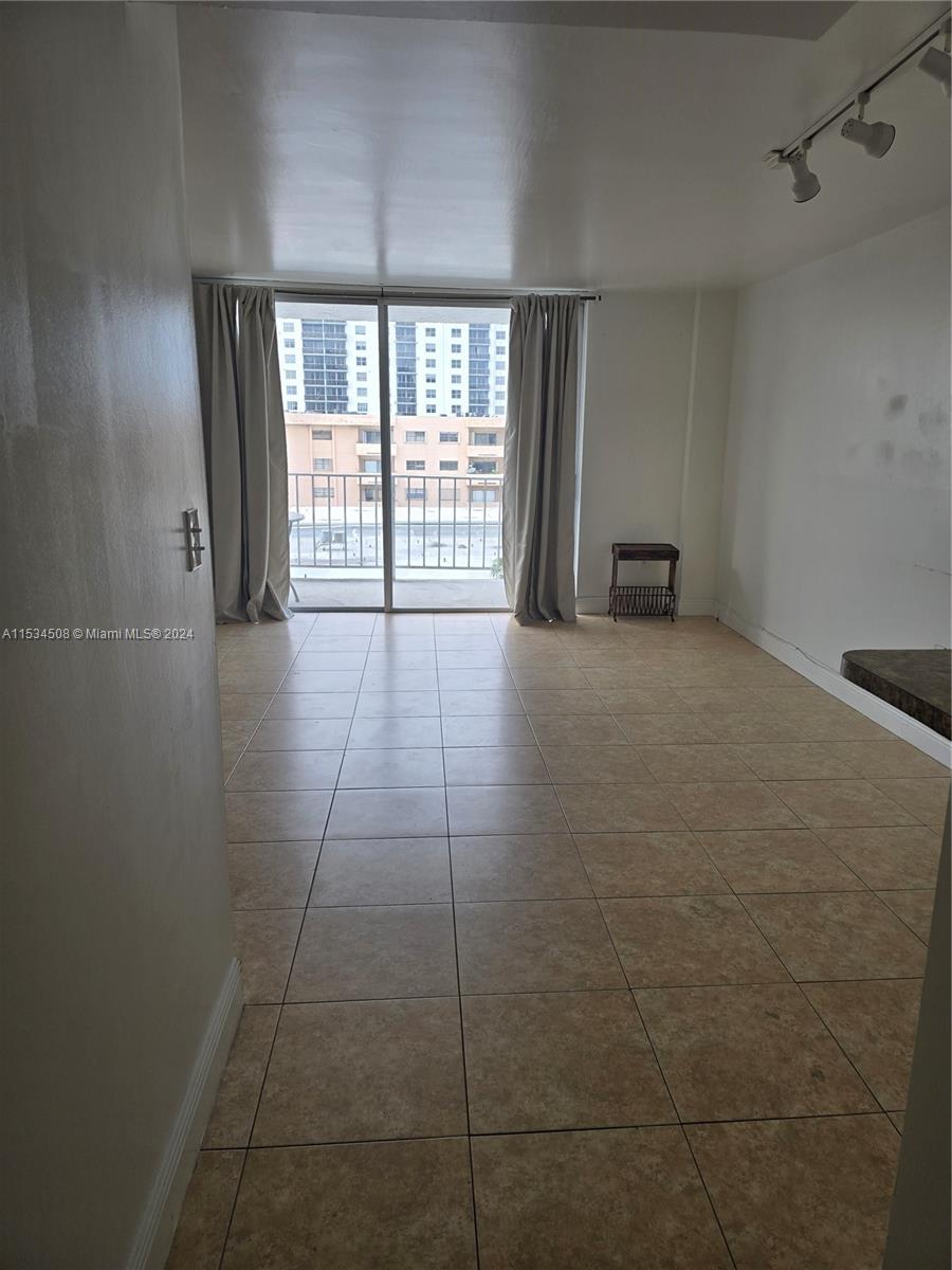 Miami Beach, Florida 33141, ,1 BathroomBathrooms,Residentiallease,For Rent,A11534508