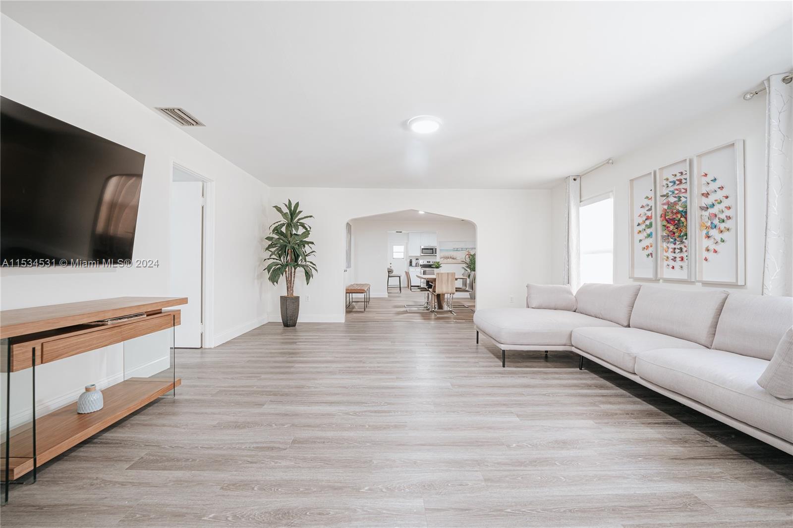 11080 Peachtree Dr 1, Miami, Florida 33161, 4 Bedrooms Bedrooms, ,2 BathroomsBathrooms,Residentiallease,For Rent,11080 Peachtree Dr 1,A11534531