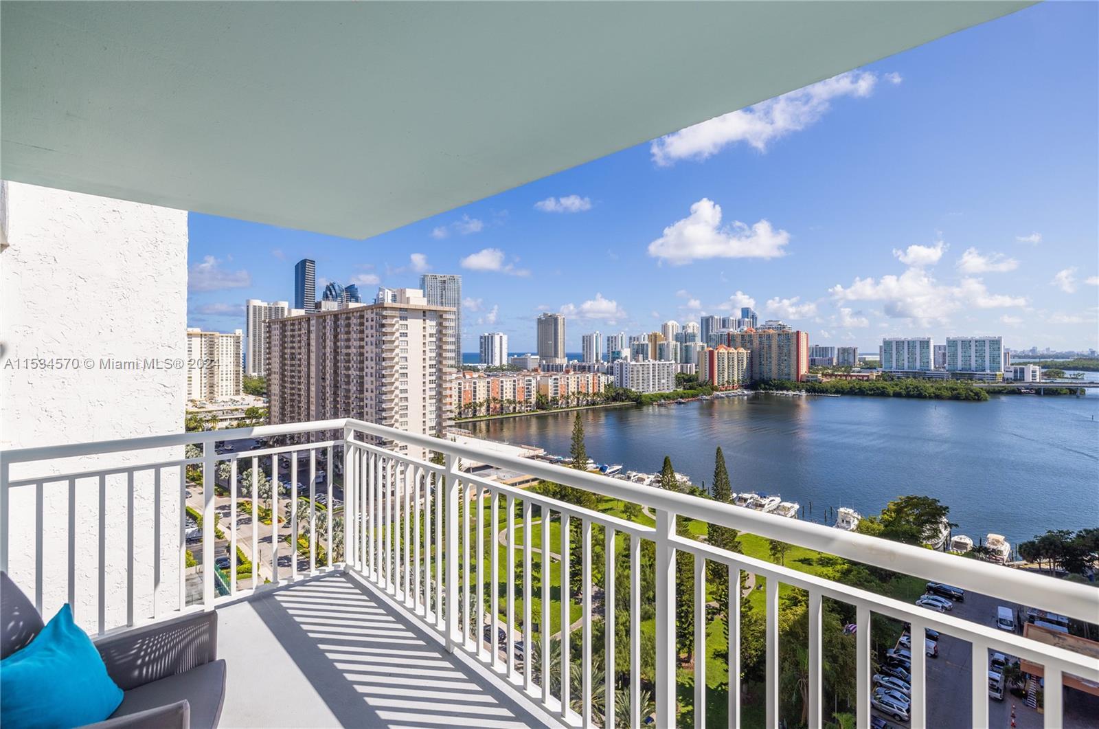 301 174th St, Sunny Isles Beach, FL, 33160 United States, 1 Bedroom Bedrooms, ,2 BathroomsBathrooms,Residential,For Sale,174th St,A11534570