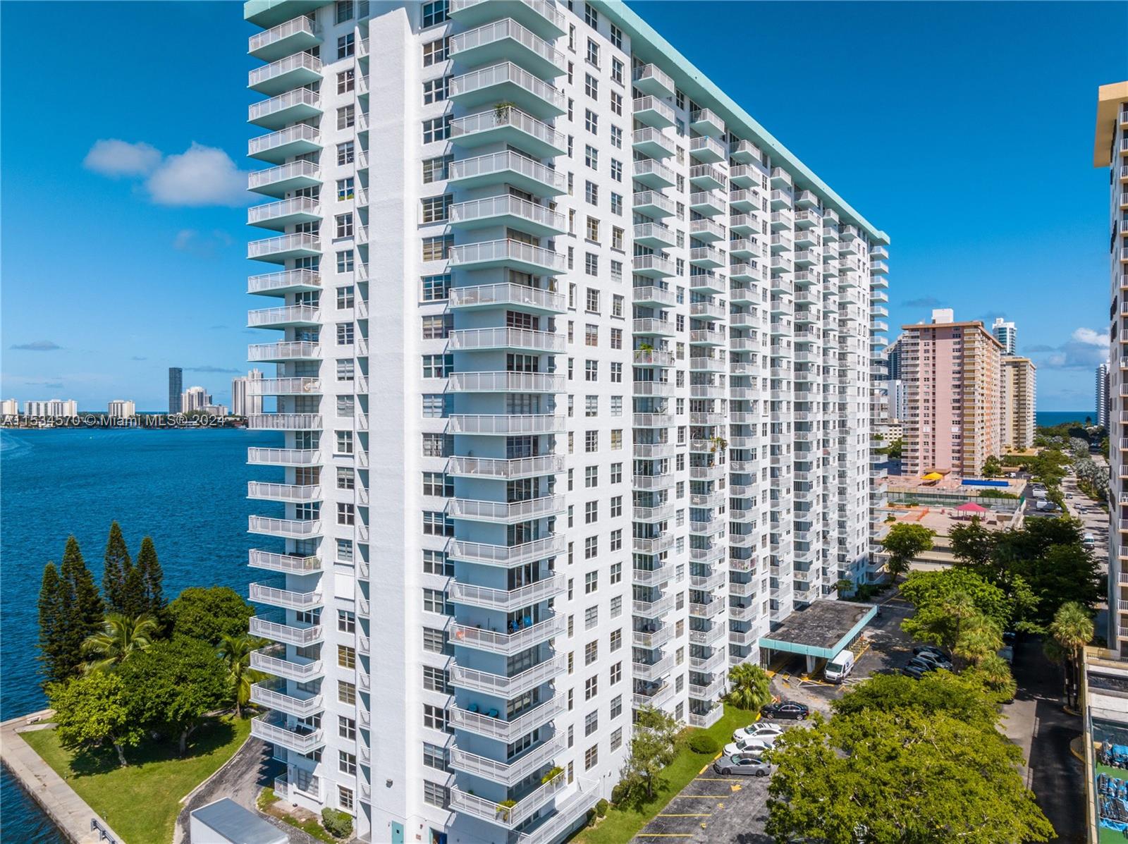 301 174th St, Sunny Isles Beach, FL, 33160 United States, 1 Bedroom Bedrooms, ,2 BathroomsBathrooms,Residential,For Sale,174th St,A11534570