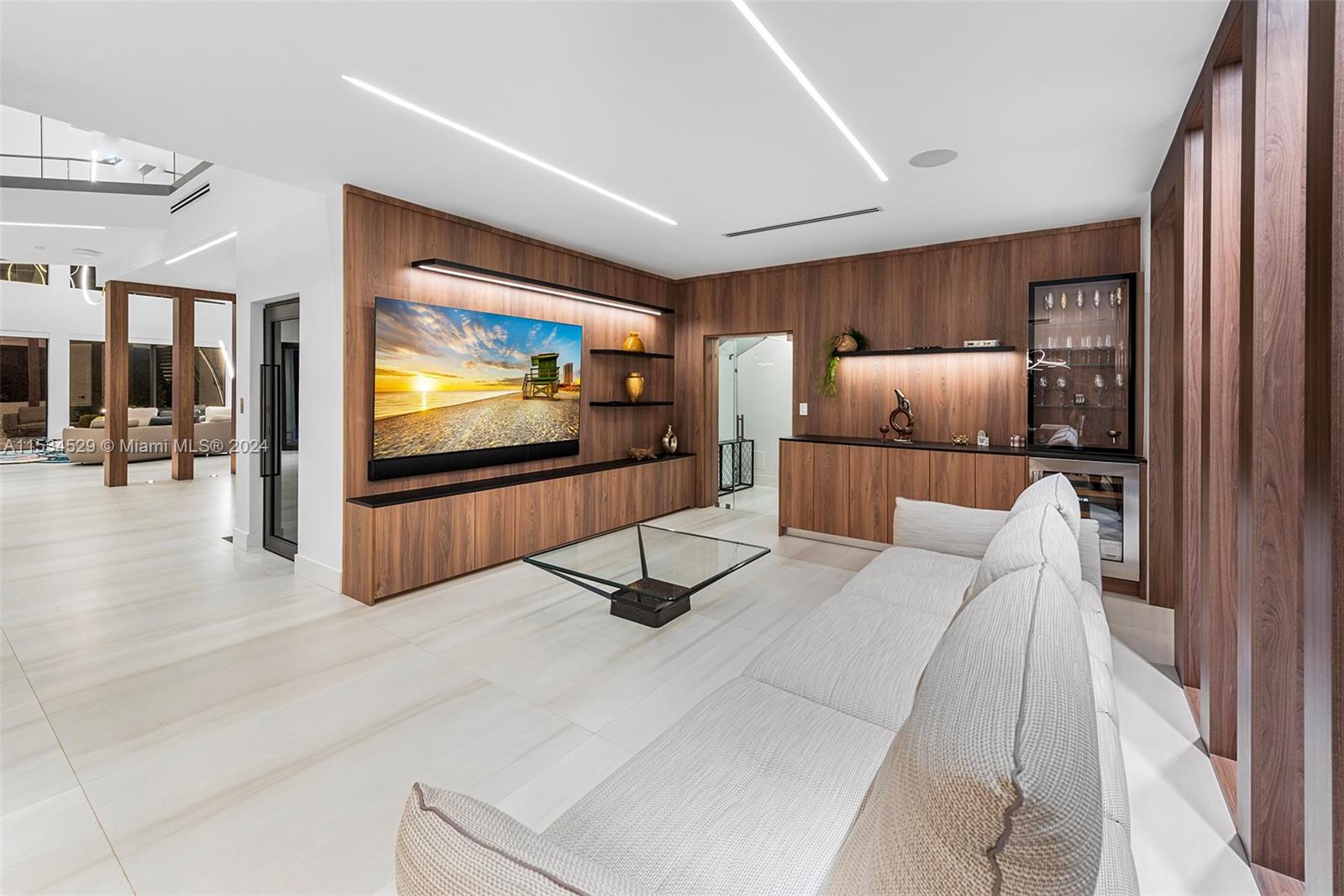 607 Palm Dr, Hallandale Beach, Florida 33009, 5 Bedrooms Bedrooms, ,6 BathroomsBathrooms,Residential,For Sale,607 Palm Dr,A11534529