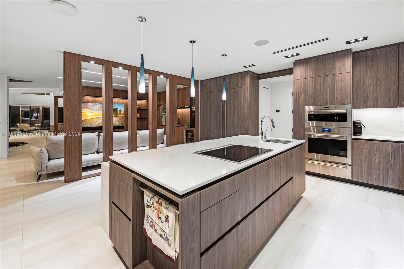 607 Palm Dr, Hallandale Beach, Florida 33009, 5 Bedrooms Bedrooms, ,6 BathroomsBathrooms,Residential,For Sale,607 Palm Dr,A11534529