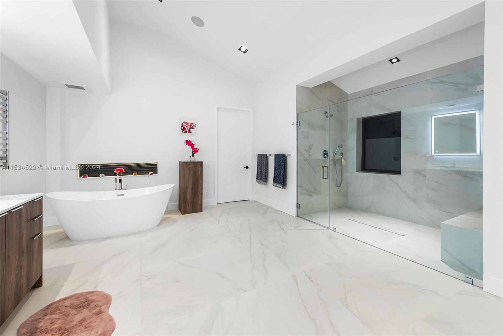 607 Palm Dr, Hallandale Beach, Florida 33009, 5 Bedrooms Bedrooms, ,6 BathroomsBathrooms,Residential,For Sale,607 Palm Dr,A11534529