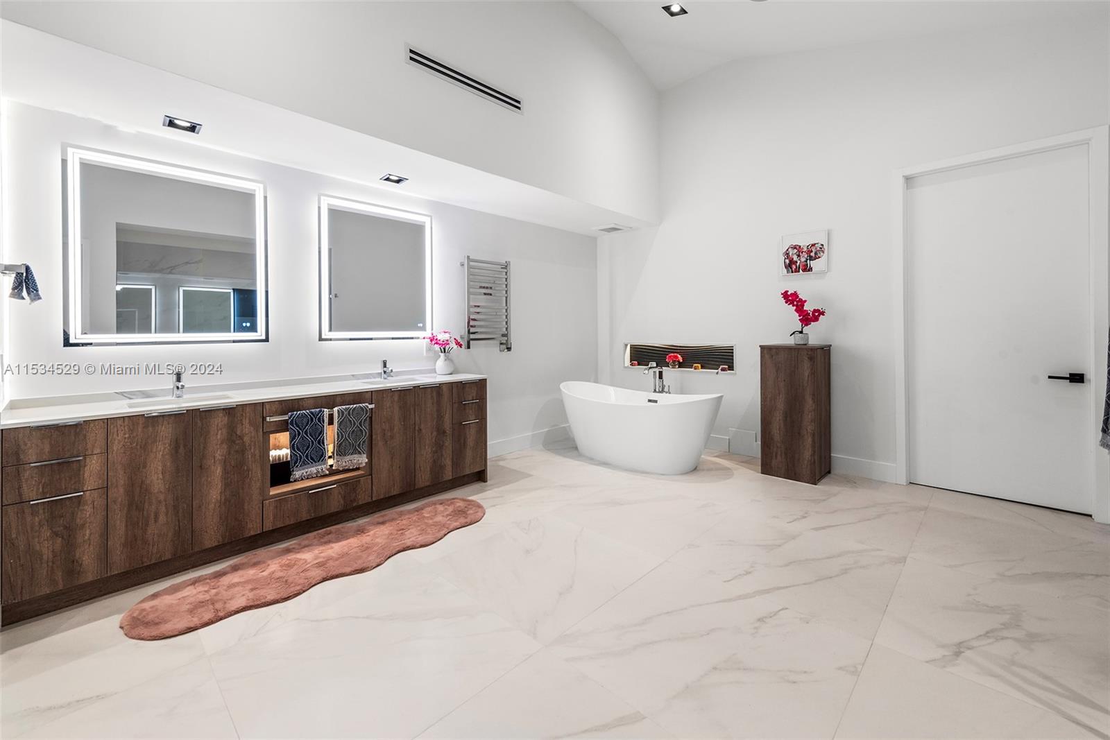 607 Palm Dr, Hallandale Beach, Florida 33009, 5 Bedrooms Bedrooms, ,6 BathroomsBathrooms,Residential,For Sale,607 Palm Dr,A11534529