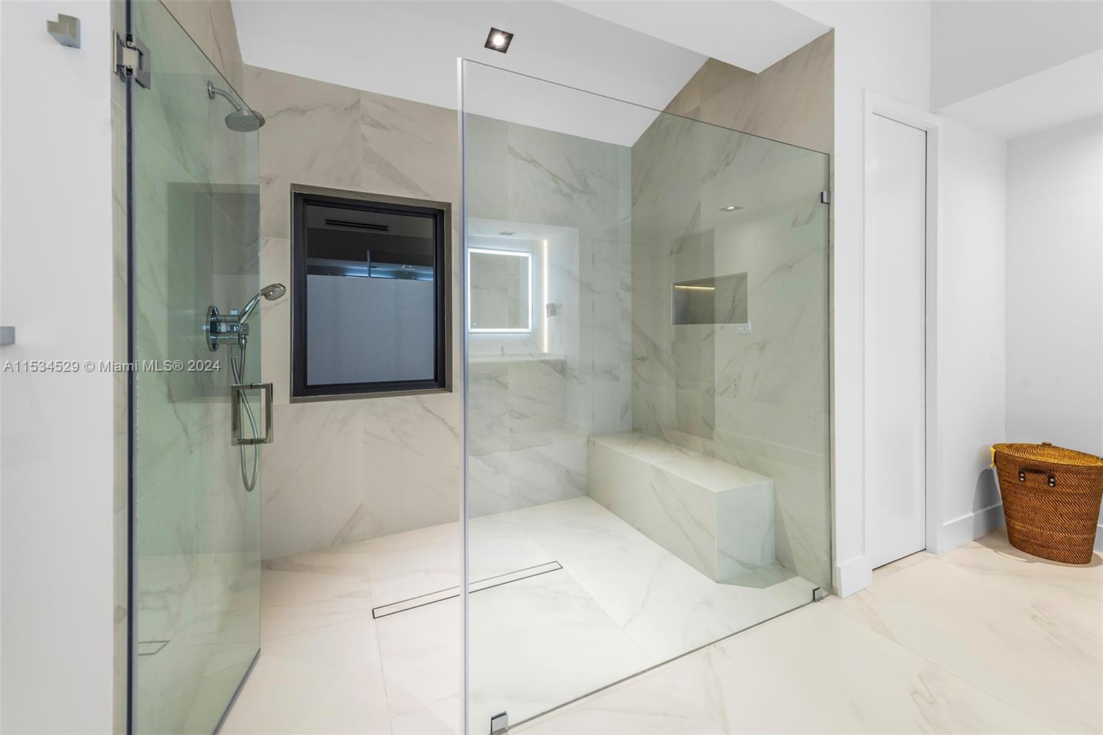 607 Palm Dr, Hallandale Beach, Florida 33009, 5 Bedrooms Bedrooms, ,6 BathroomsBathrooms,Residential,For Sale,607 Palm Dr,A11534529