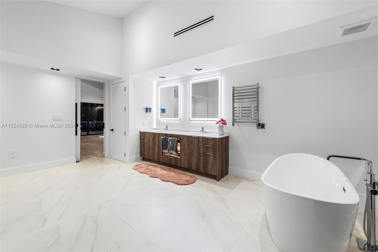 607 Palm Dr, Hallandale Beach, FL, 33009 United States, 5 Bedrooms Bedrooms, ,6 BathroomsBathrooms,Residential,For Sale,Palm Dr,A11534529