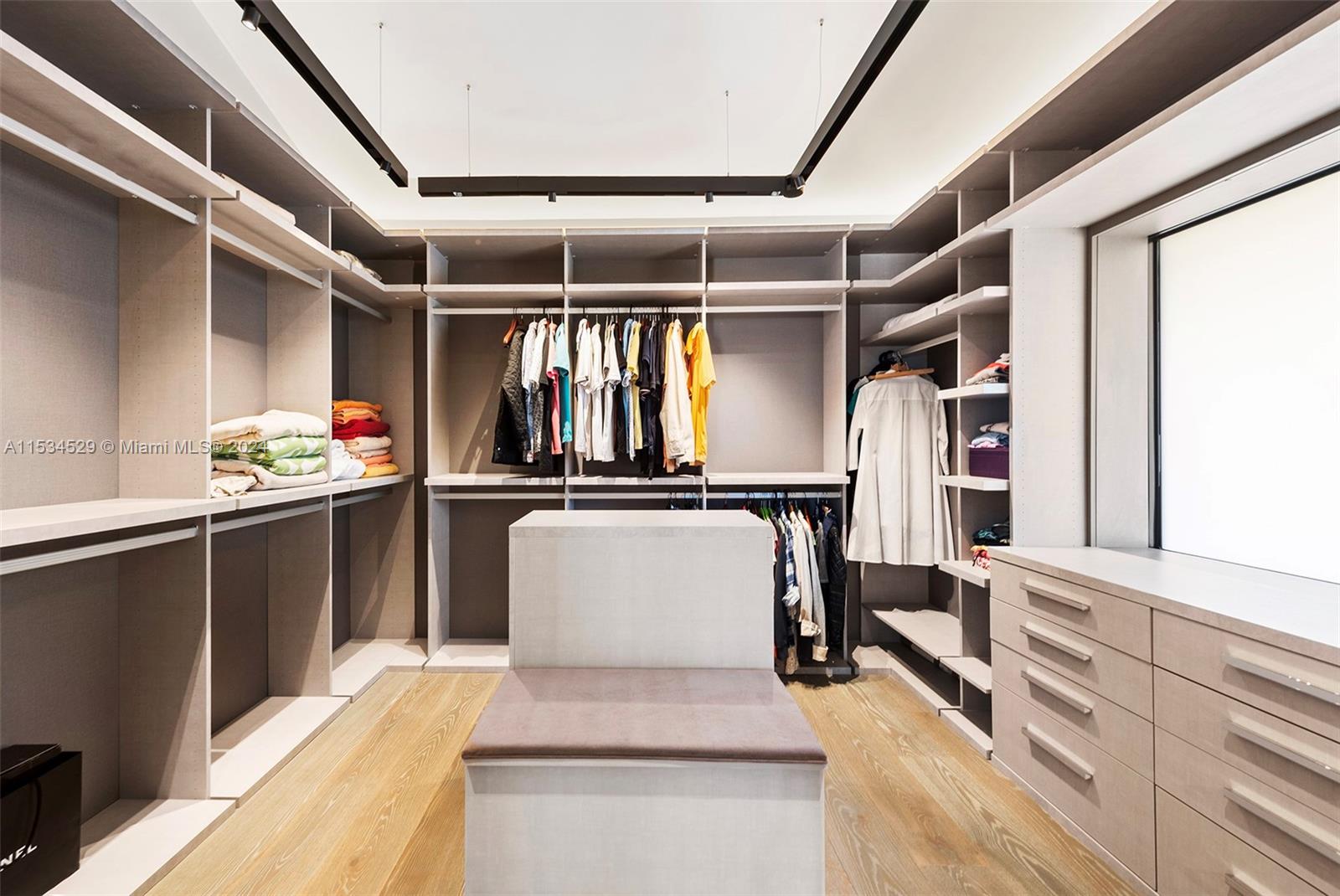 607 Palm Dr, Hallandale Beach, Florida 33009, 5 Bedrooms Bedrooms, ,6 BathroomsBathrooms,Residential,For Sale,607 Palm Dr,A11534529