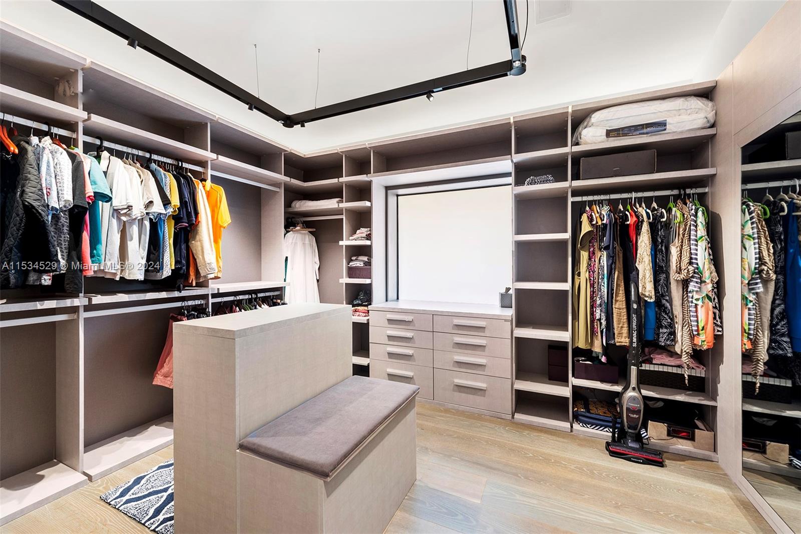 607 Palm Dr, Hallandale Beach, FL, 33009 United States, 5 Bedrooms Bedrooms, ,6 BathroomsBathrooms,Residential,For Sale,Palm Dr,A11534529