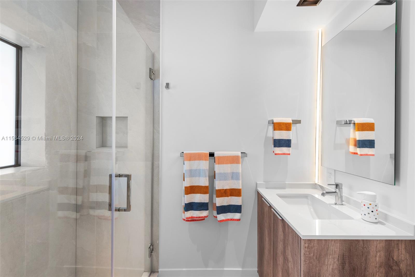 607 Palm Dr, Hallandale Beach, FL, 33009 United States, 5 Bedrooms Bedrooms, ,6 BathroomsBathrooms,Residential,For Sale,Palm Dr,A11534529