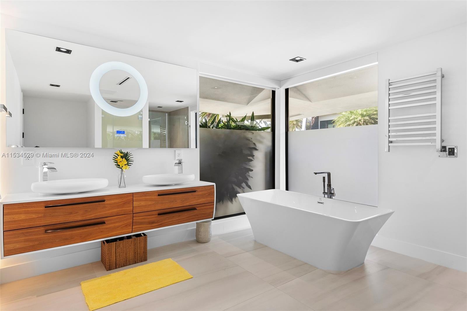 607 Palm Dr, Hallandale Beach, Florida 33009, 5 Bedrooms Bedrooms, ,6 BathroomsBathrooms,Residential,For Sale,607 Palm Dr,A11534529