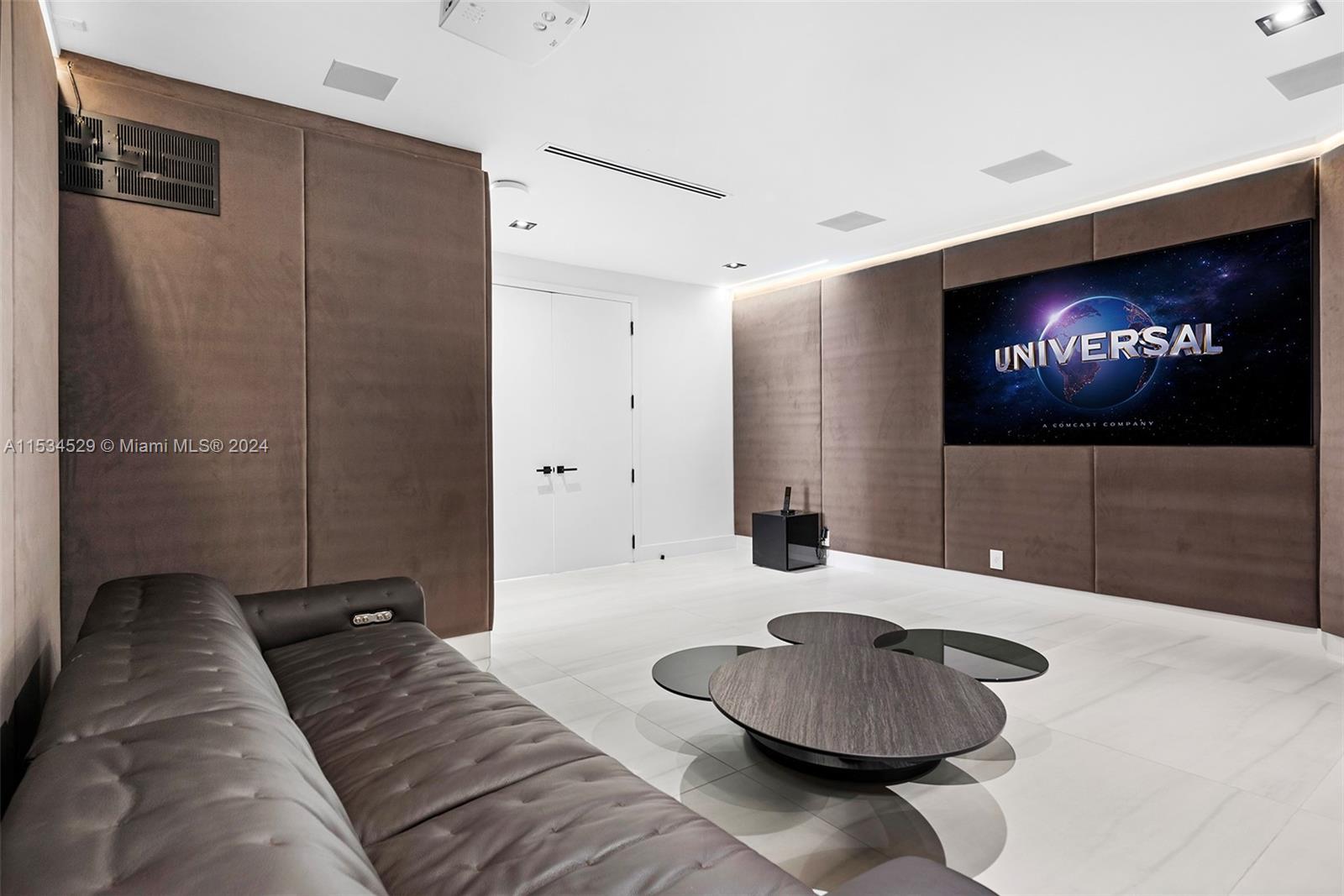 607 Palm Dr, Hallandale Beach, Florida 33009, 5 Bedrooms Bedrooms, ,6 BathroomsBathrooms,Residential,For Sale,607 Palm Dr,A11534529