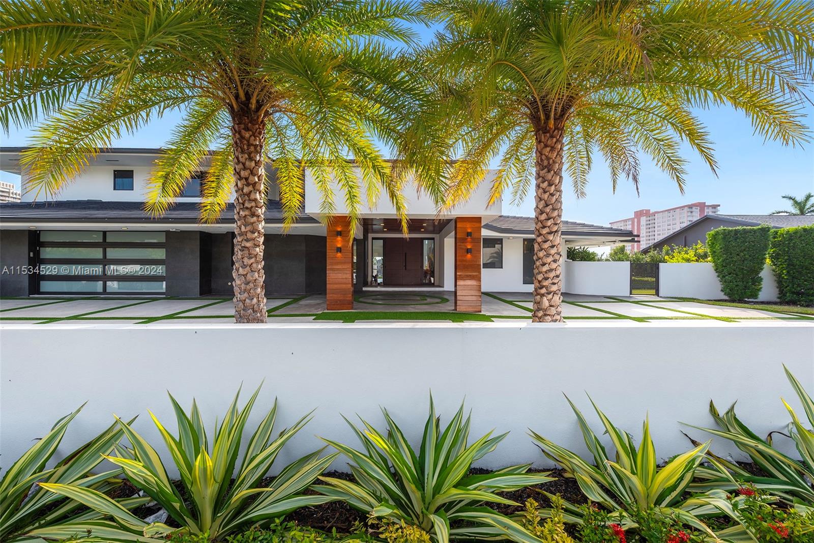 607 Palm Dr, Hallandale Beach, FL, 33009 United States, 5 Bedrooms Bedrooms, ,6 BathroomsBathrooms,Residential,For Sale,Palm Dr,A11534529